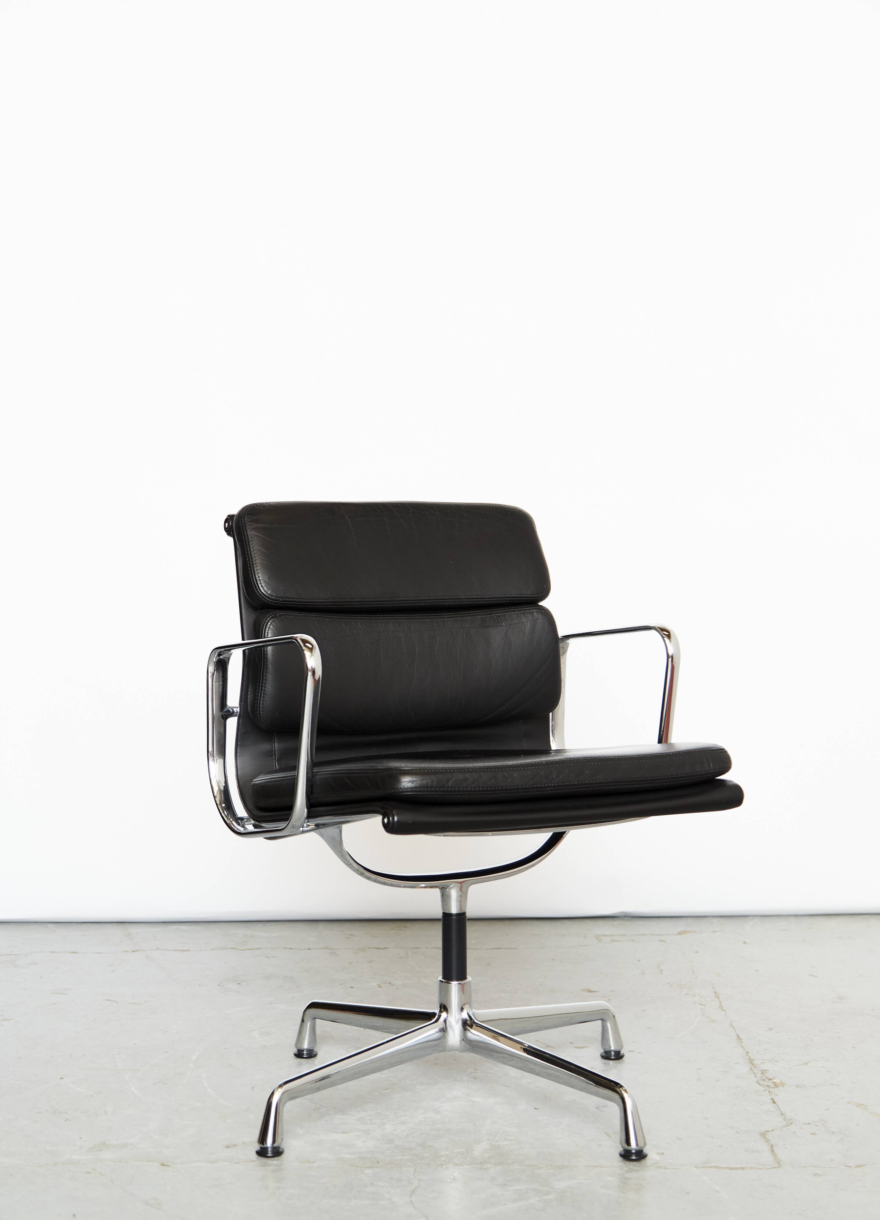 Charles & Ray Eames Chair EA 208 Chair for Vitra