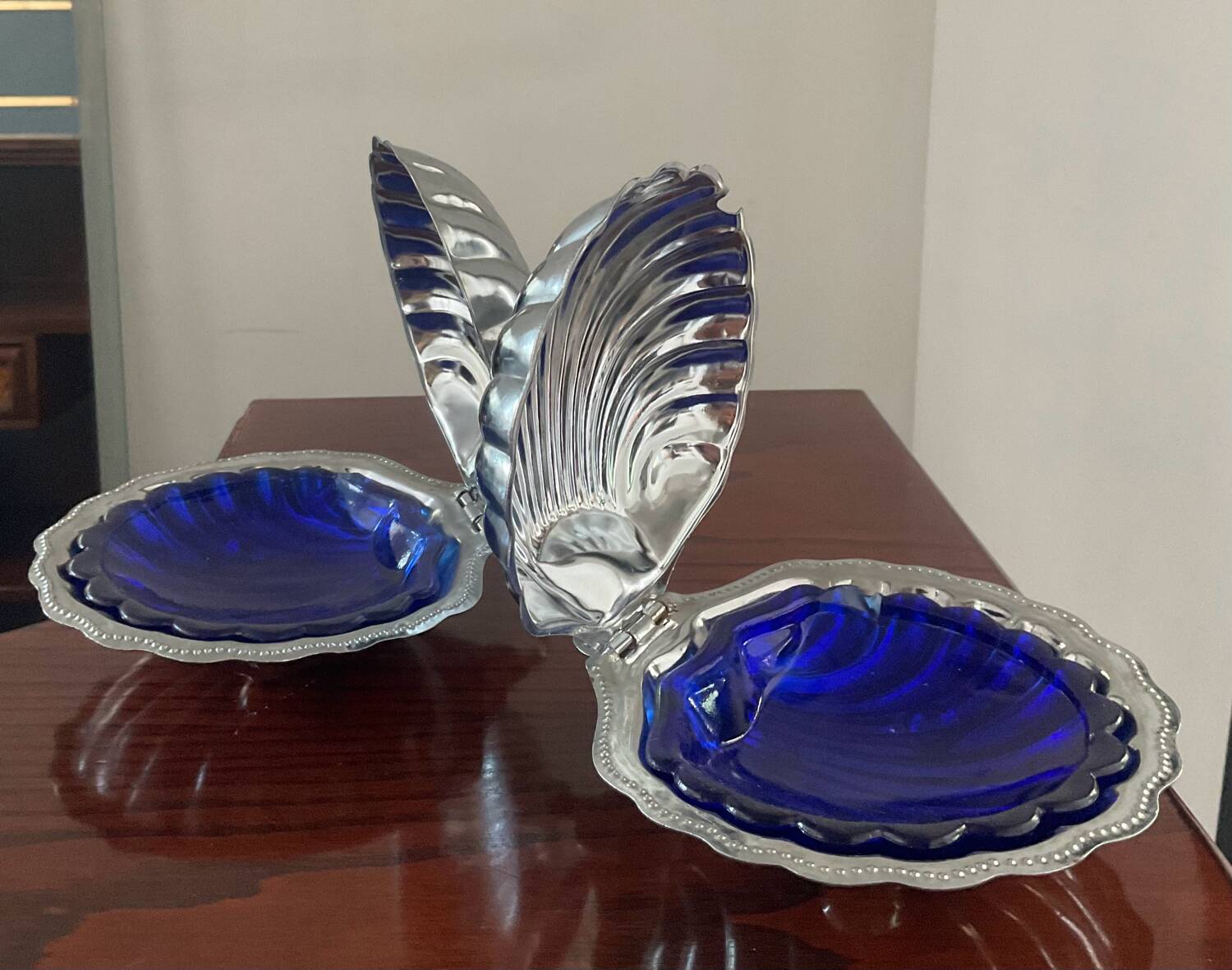 Pair of shell butter dishes from the 70s