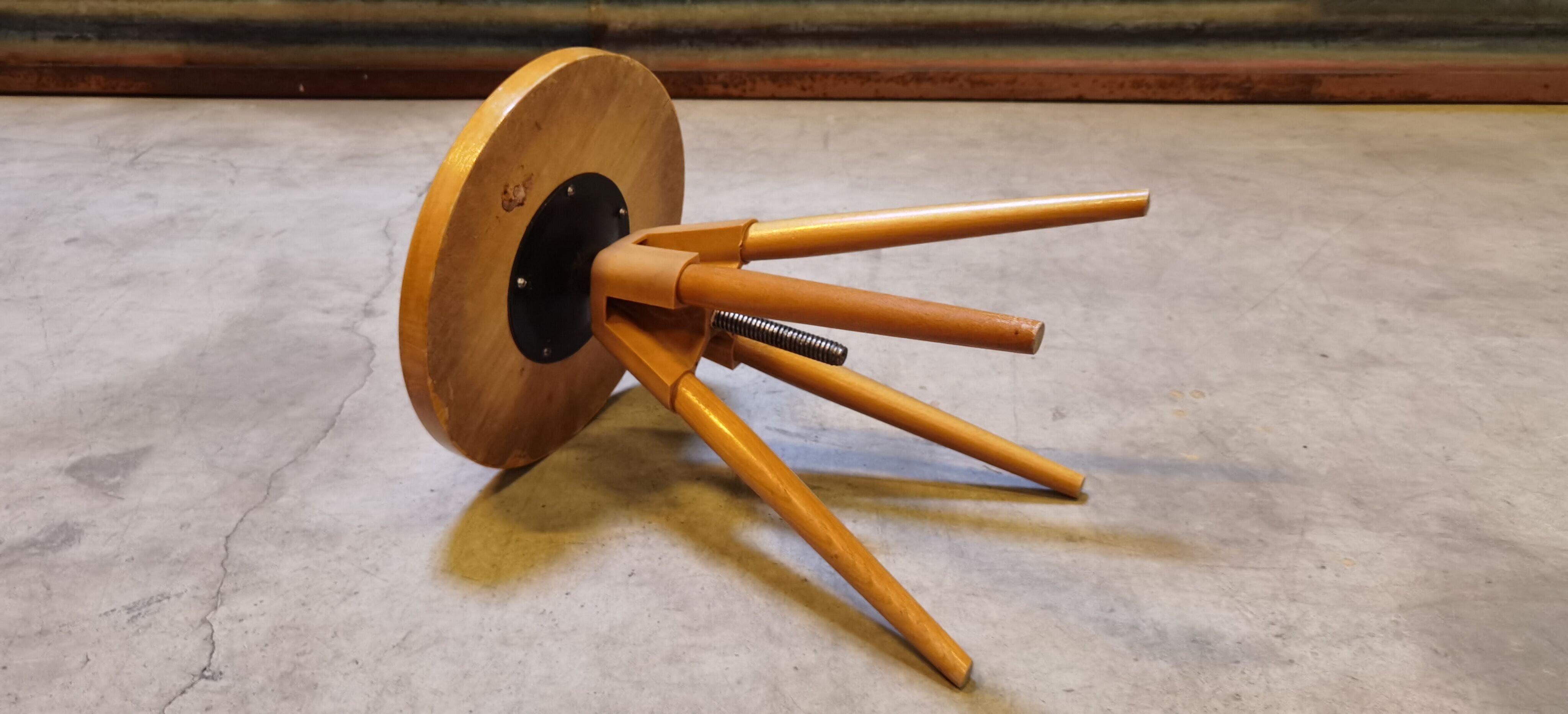 Tabouret de piano à vis reglable République Tchèque Mid-Century modern1960