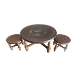 Coffee table and 2 stools in wood and embossed leather