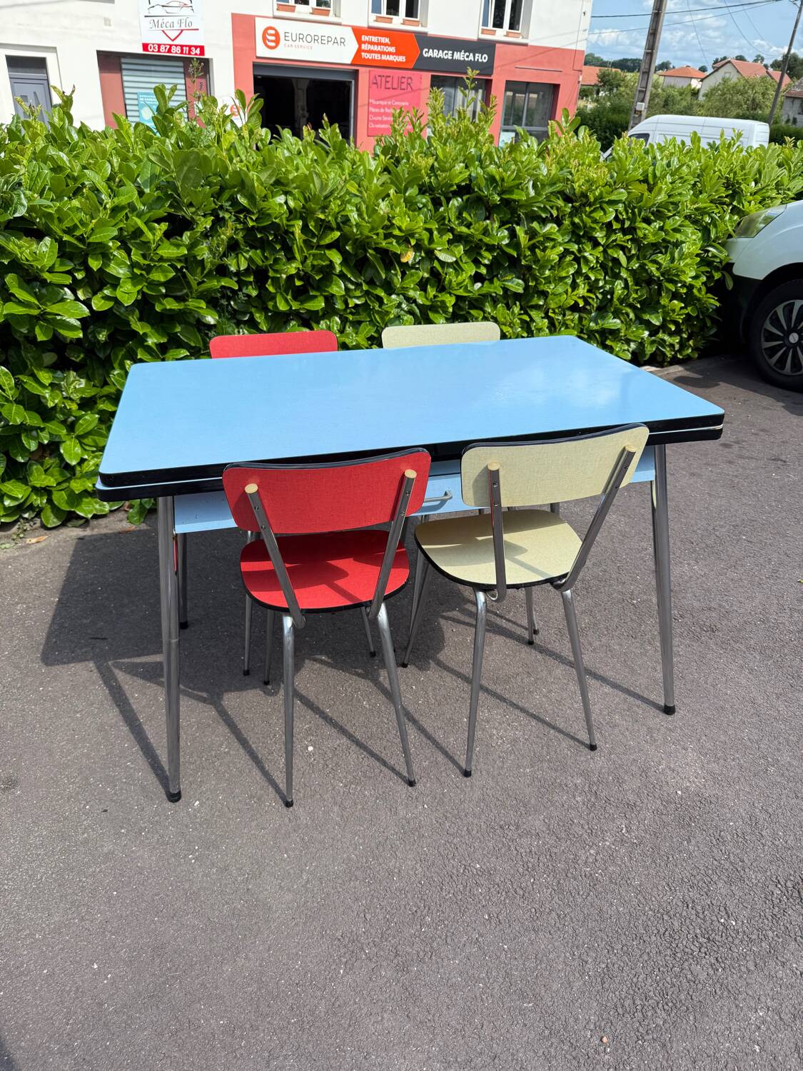 Vintage 70s Formica chair with table