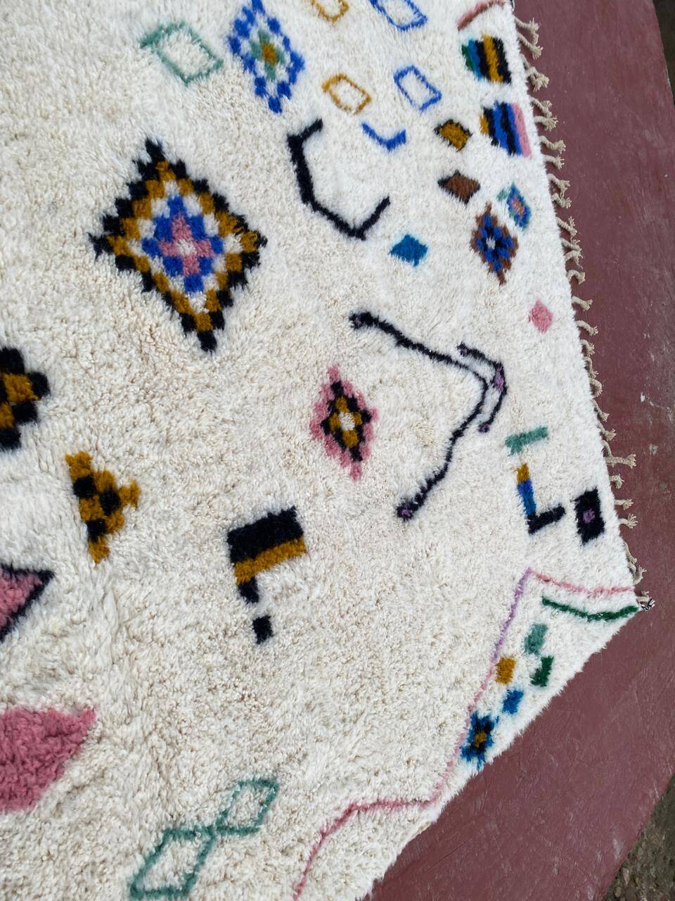 Tapis berbère Beni Ouarain 300x200 cm – Laine écrue motifs symboliques