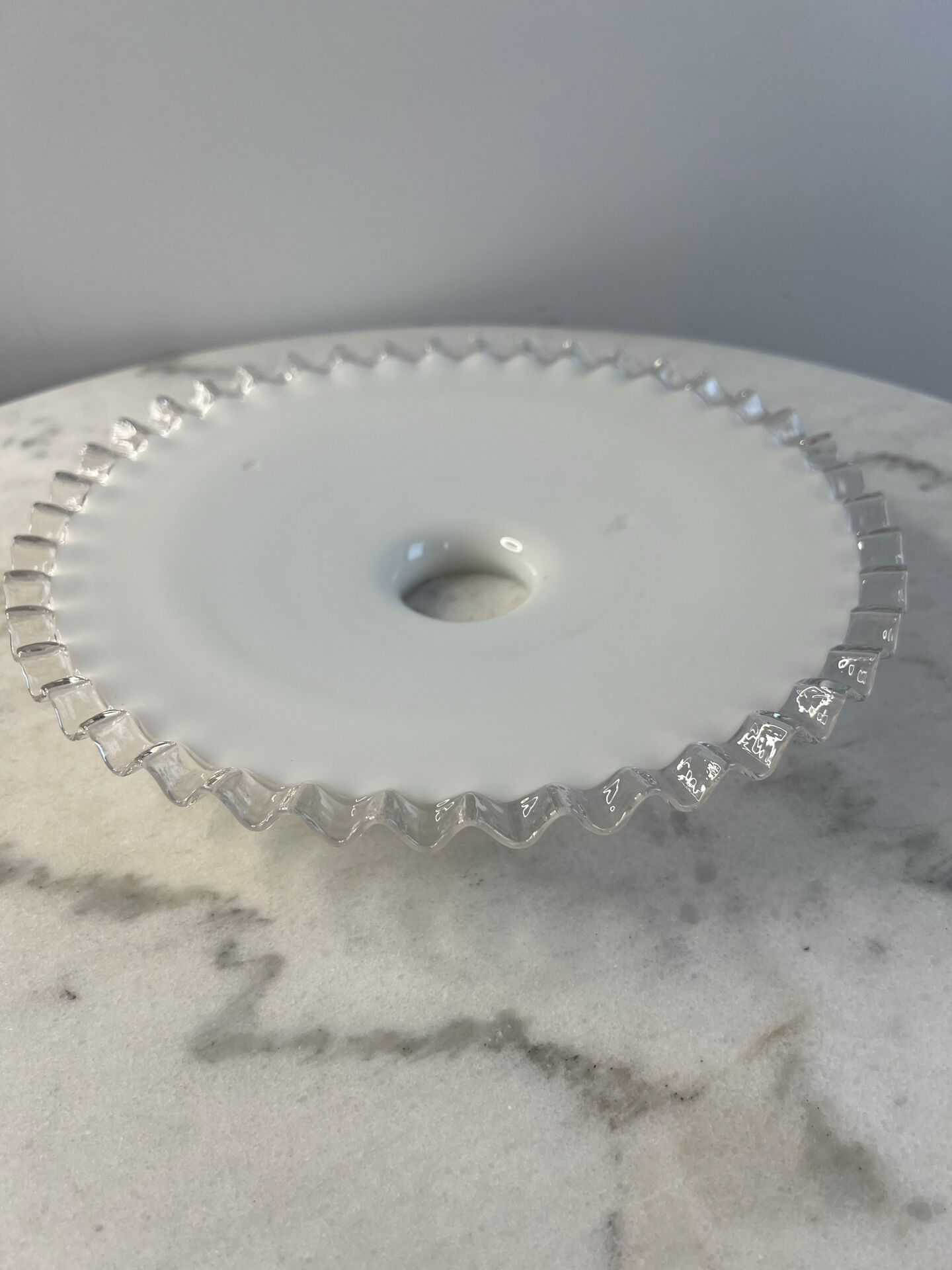 Abat-jour ancien en opaline blanche 25,5cm