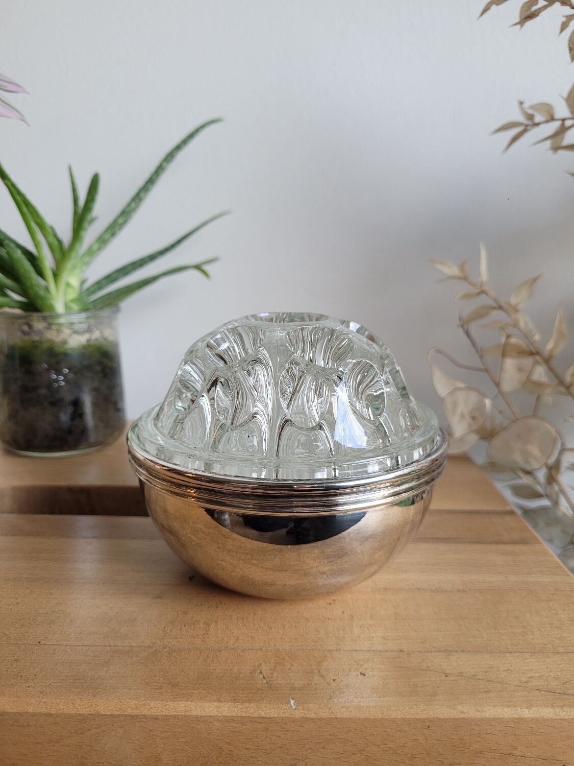 Flower with removable silver foot