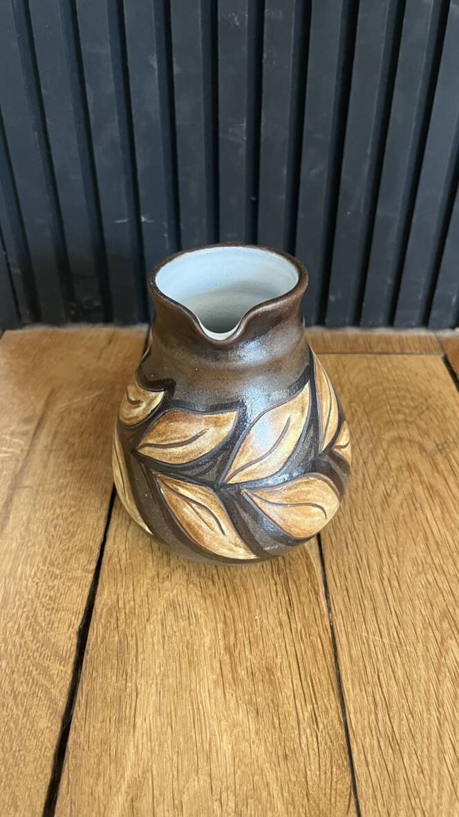 Vase ou pichet d'Alexandre Kostanda motif feuillages