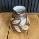 Vase ou pichet d'Alexandre Kostanda motif feuillages