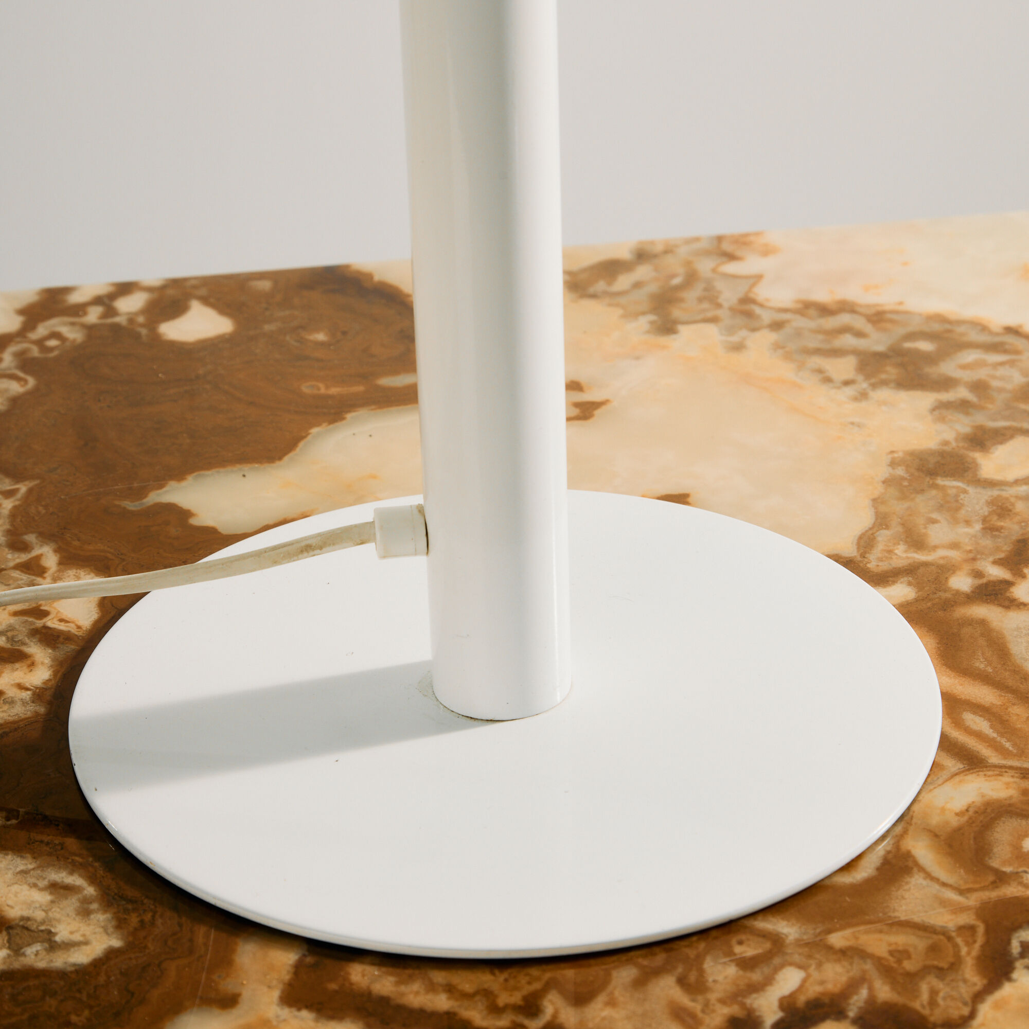 Lampe de table en métal