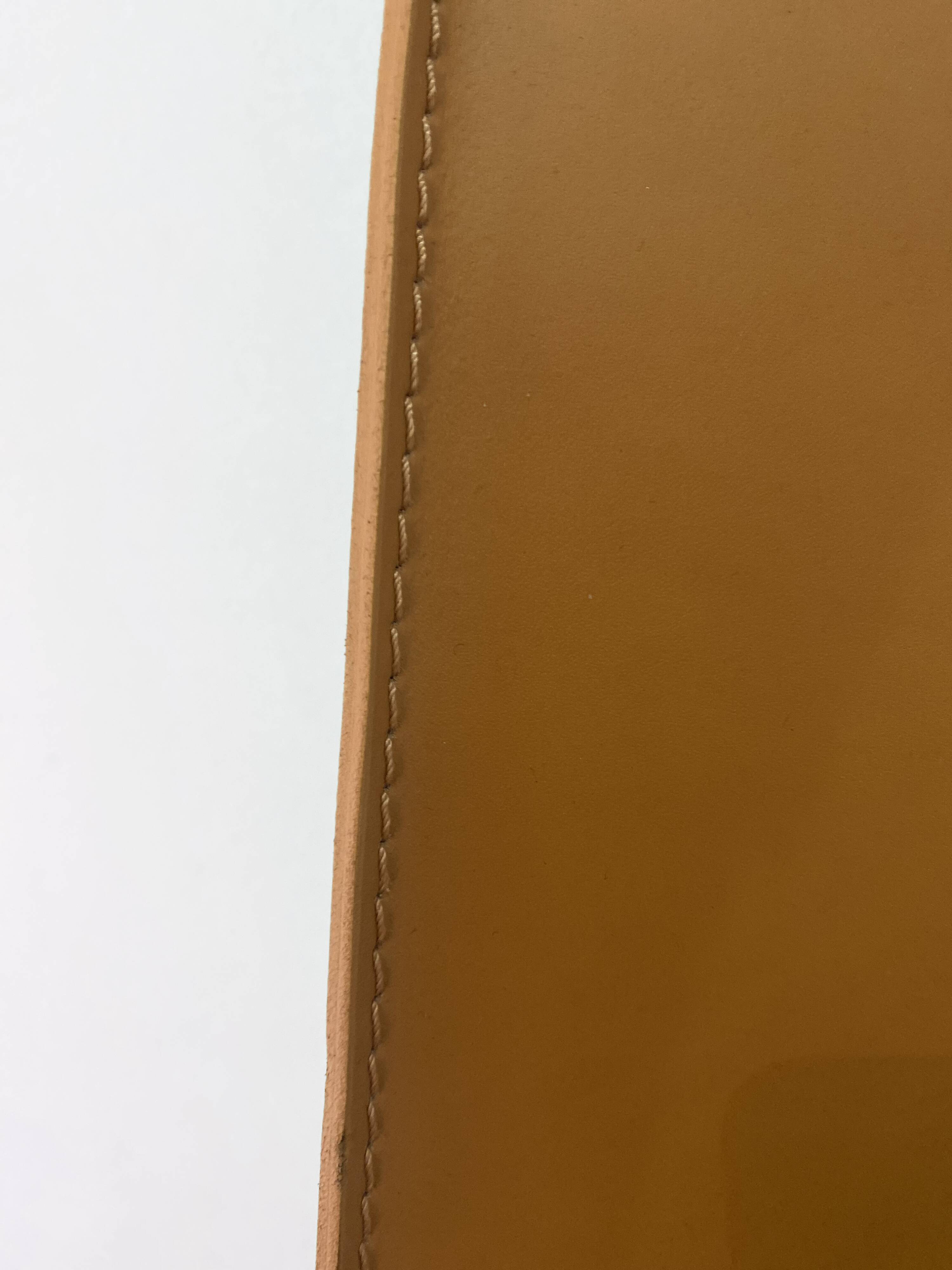 Pair of Frag chairs - Poltrona Frau -