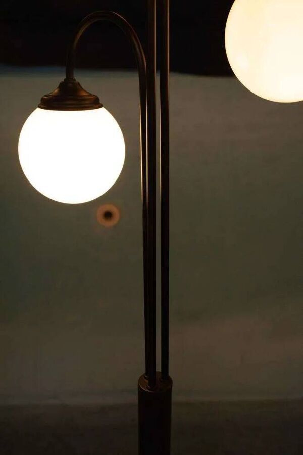 Lampe sur pied minimaliste en verre style âge de l'espace
