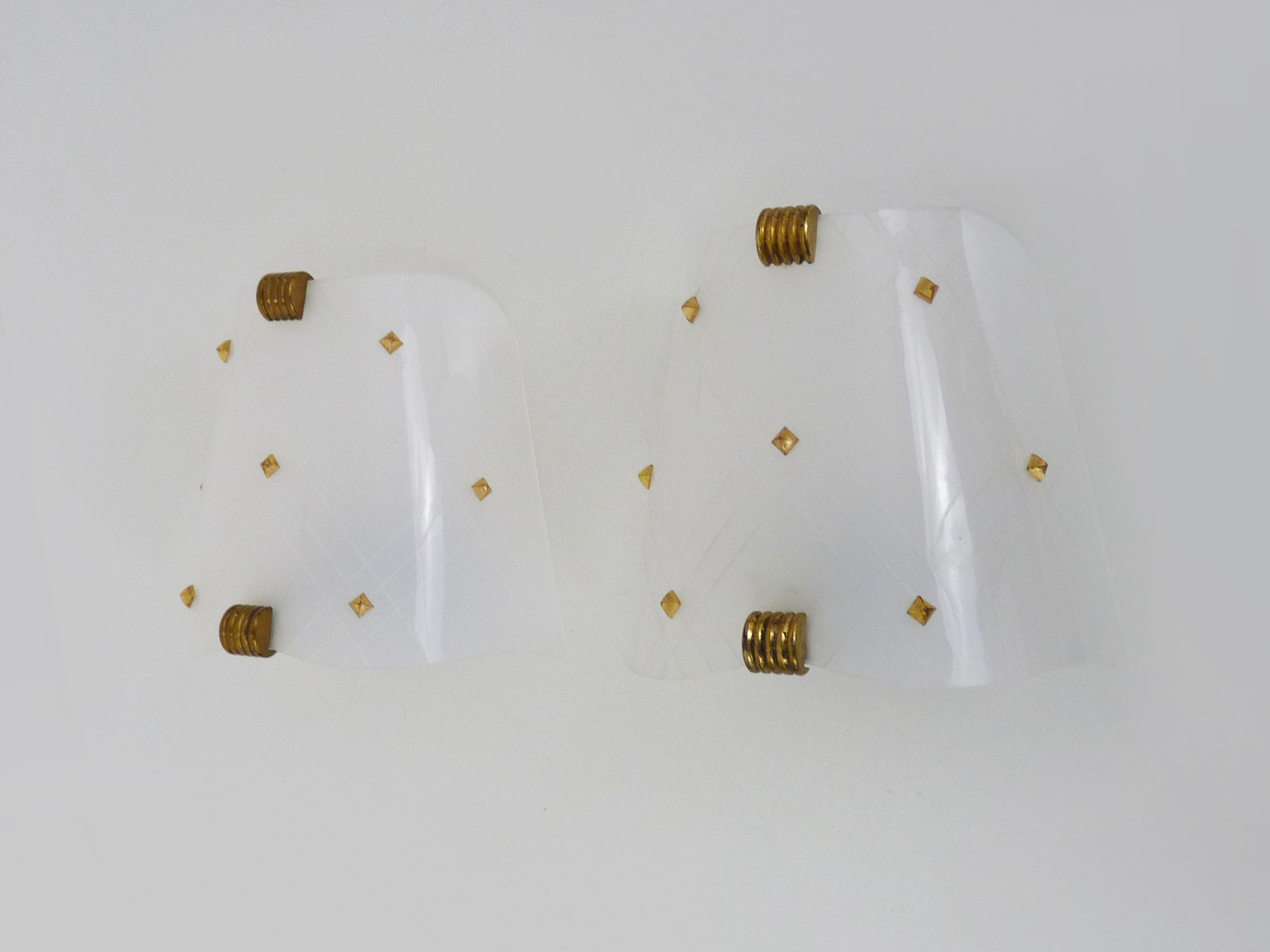 Pair of vintage wall lamps in Plexiglas and Rockabilly brass. Year 50