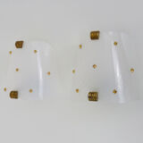 Paire d'appliques murales vintage en plexiglas et laiton Rockabilly. Année 50