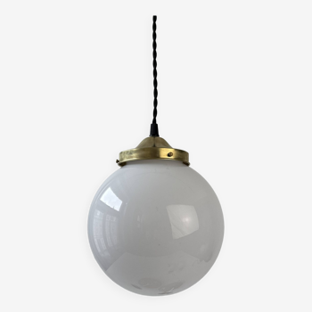 Ancienne suspension ronde en opaline