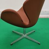 Arne Jacobsen Swan chair by Fritz hansen