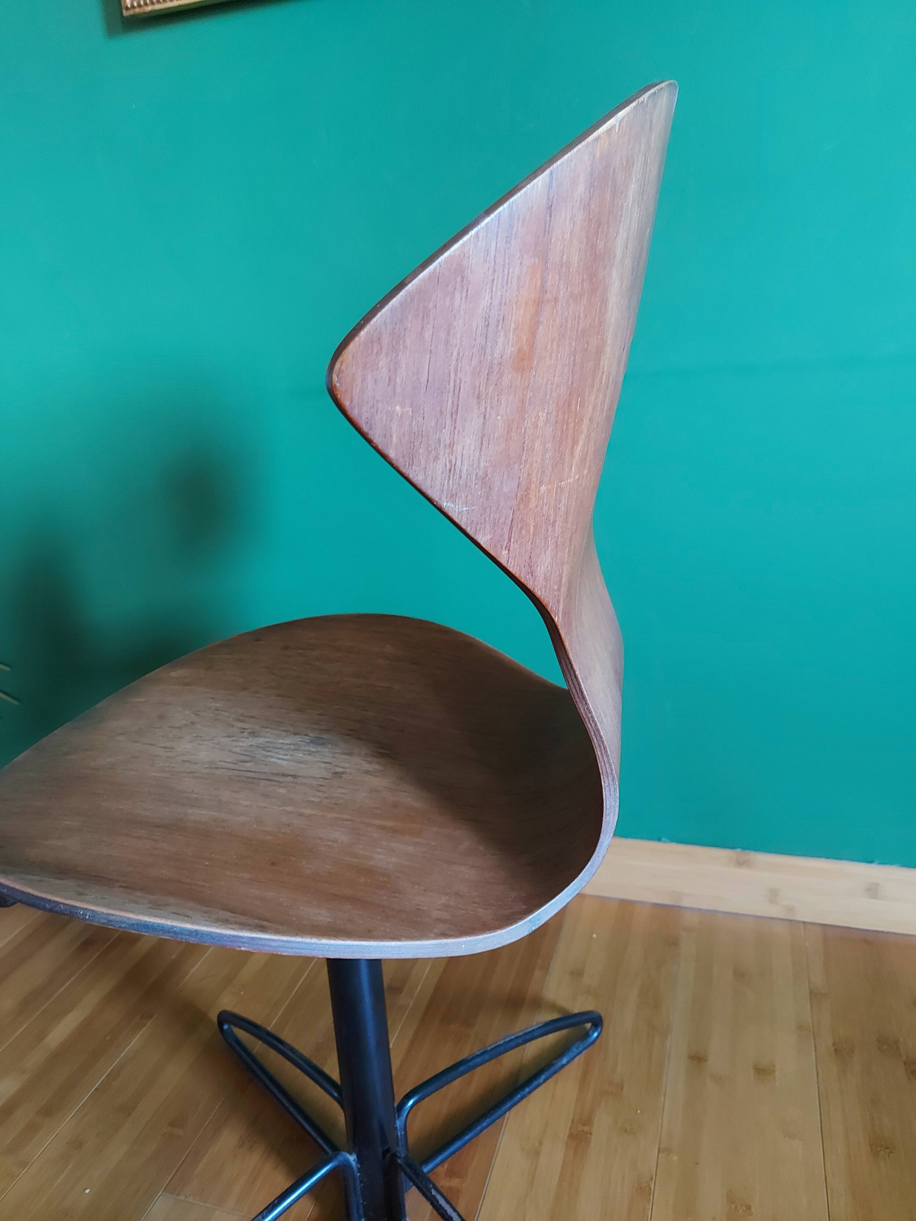 Chaise en bois courbé