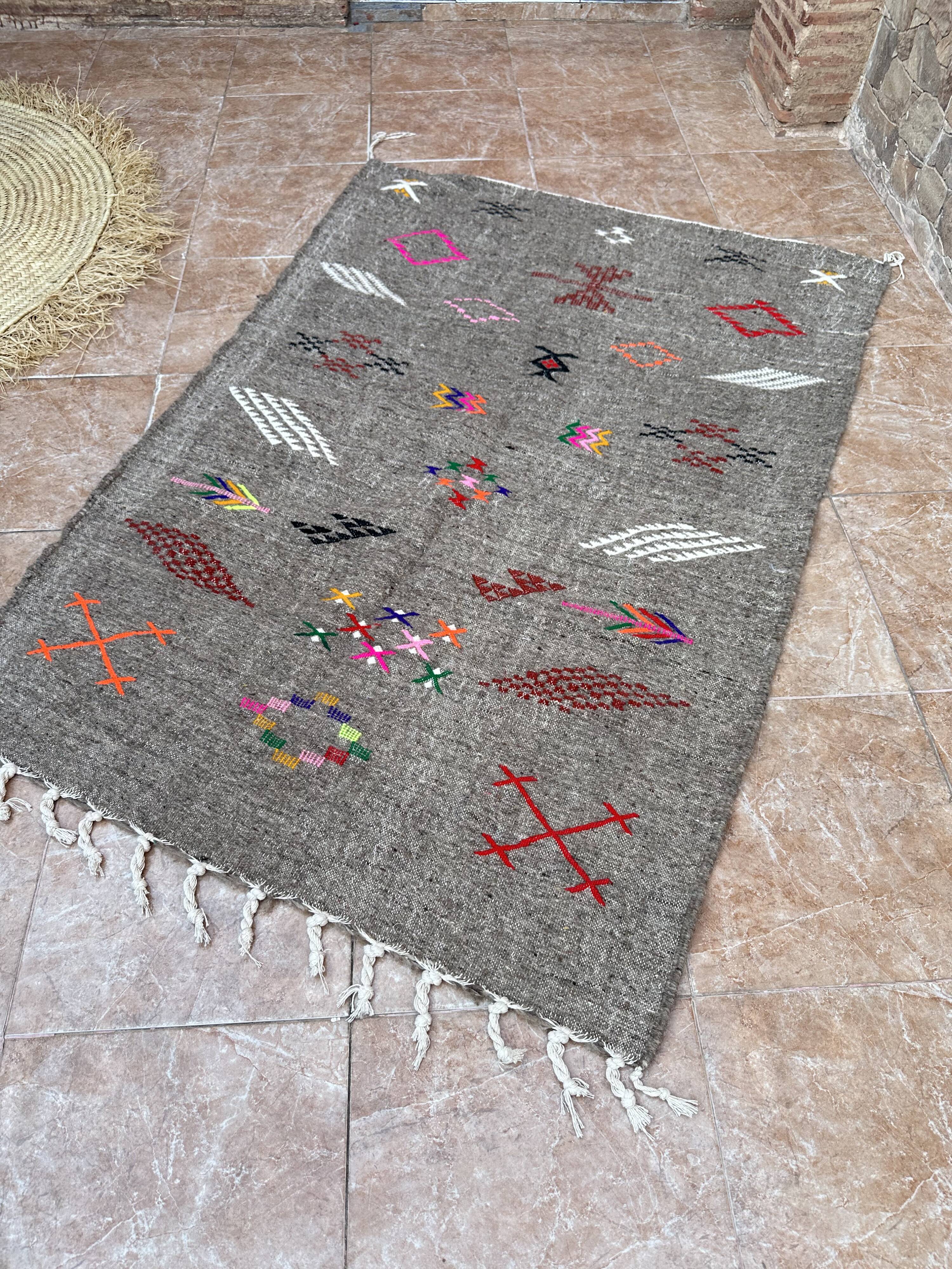 Moroccan Flat Woven Kilim Rug - Small Berber Kilim Rug - Woven Tribal Moroccan Patterns