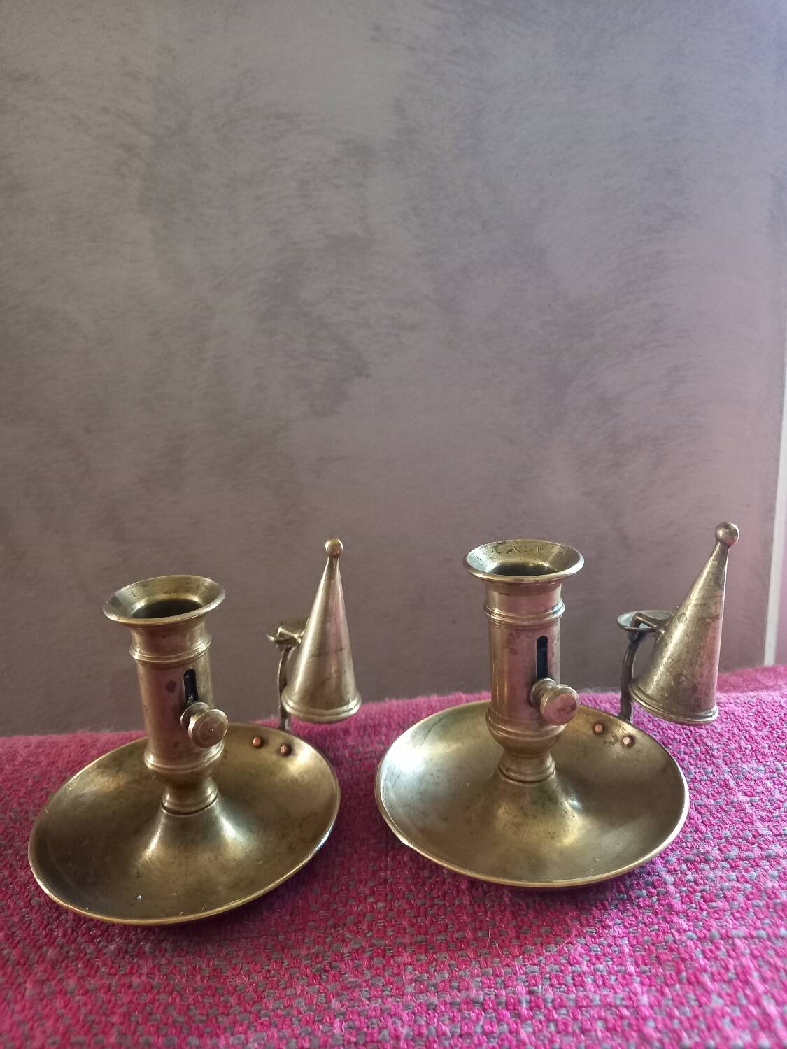 Hand candle holder