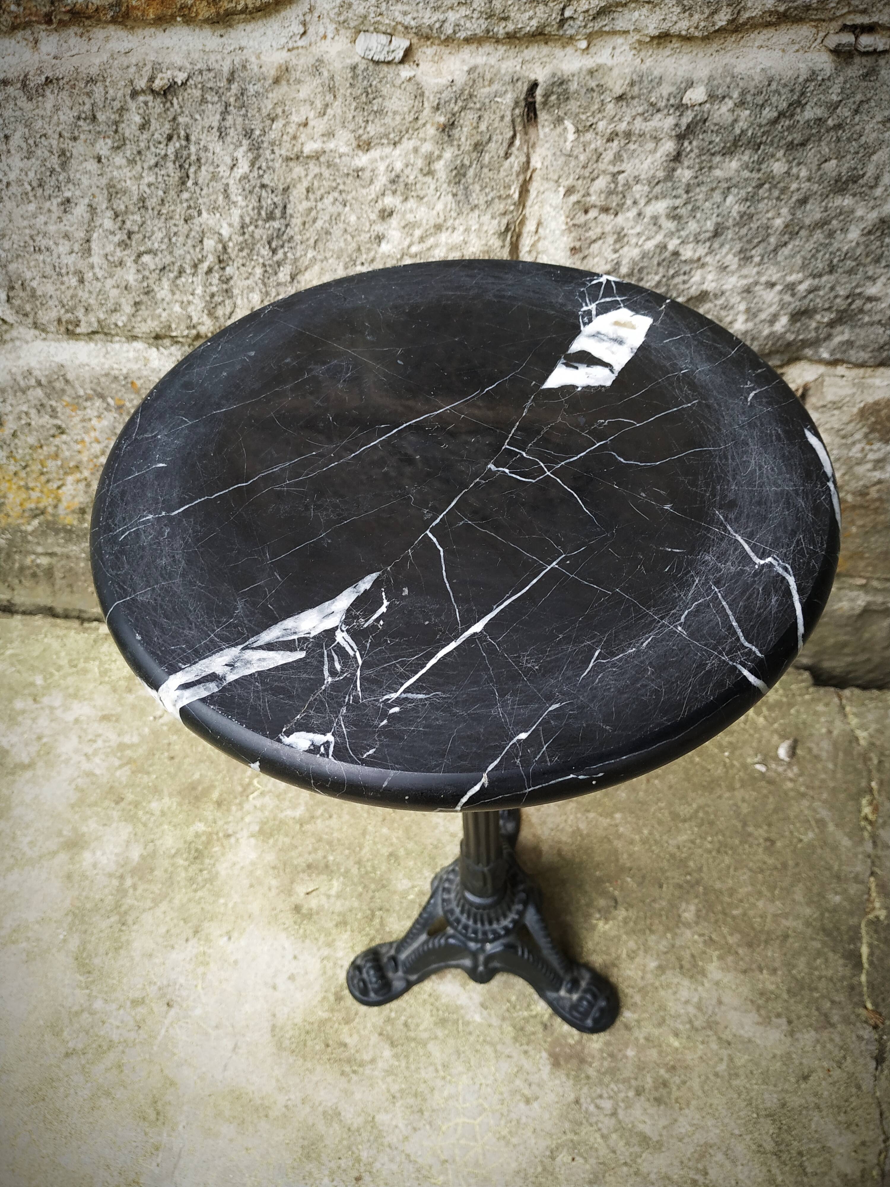 Small pedestal table in marble and cast iron