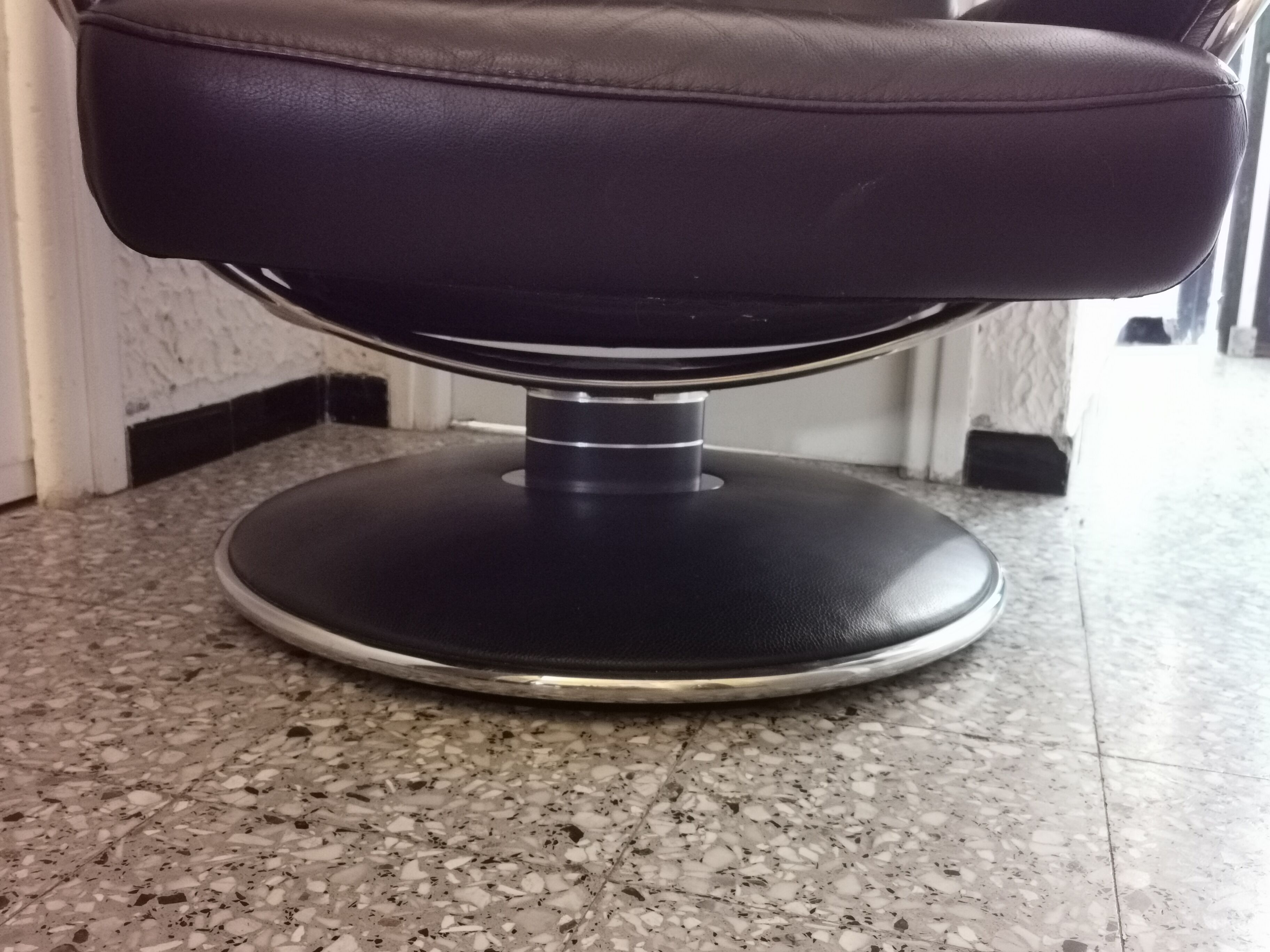 Stressless chair ekorness jazz grained leather and his foot rests