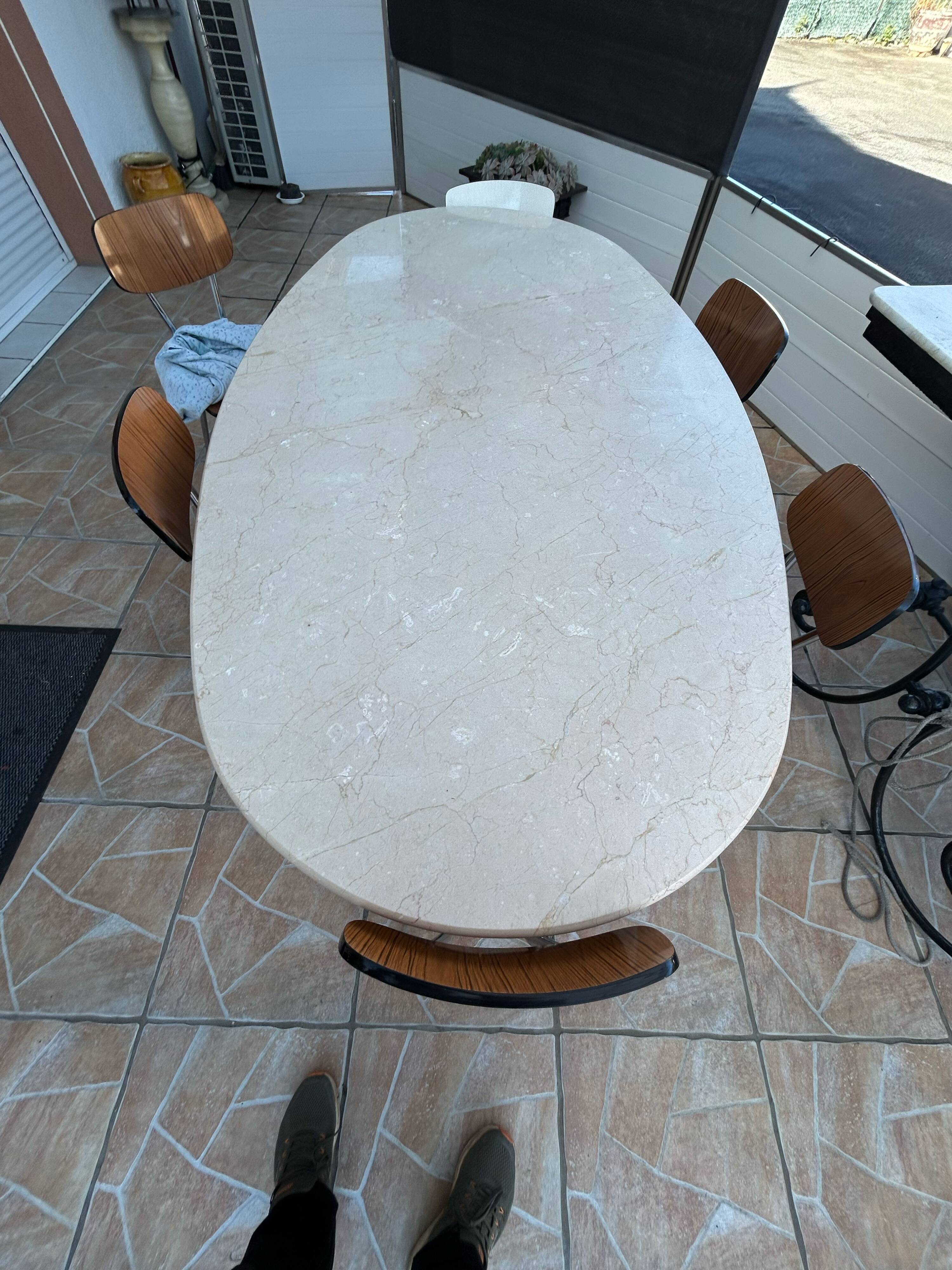 Table à manger ovale en marbre travertin beige clair - 1970