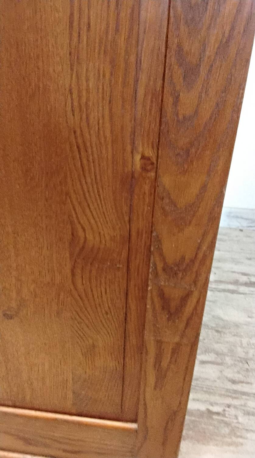 Double curtain cabinet