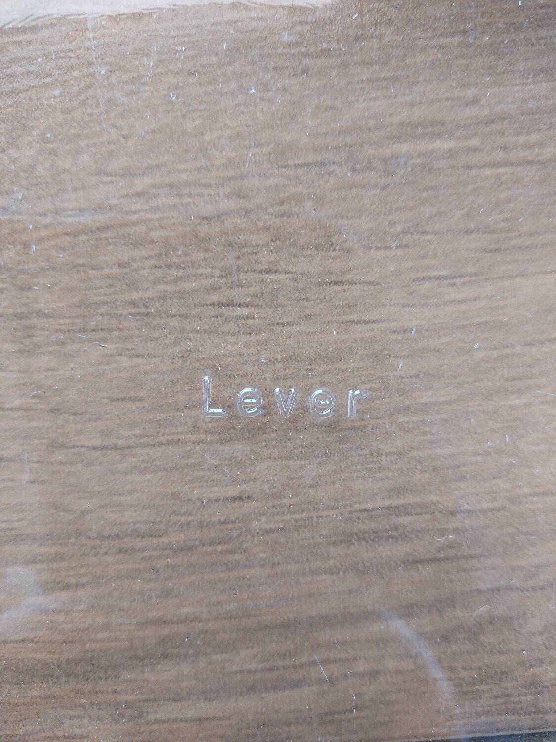 Serving dish Lever