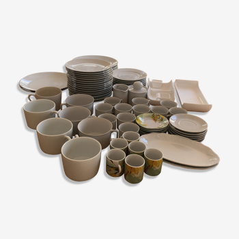 78-piece dish service