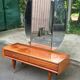 Coiffeuse scandinave en bois des années 50 avec miroir triptyque