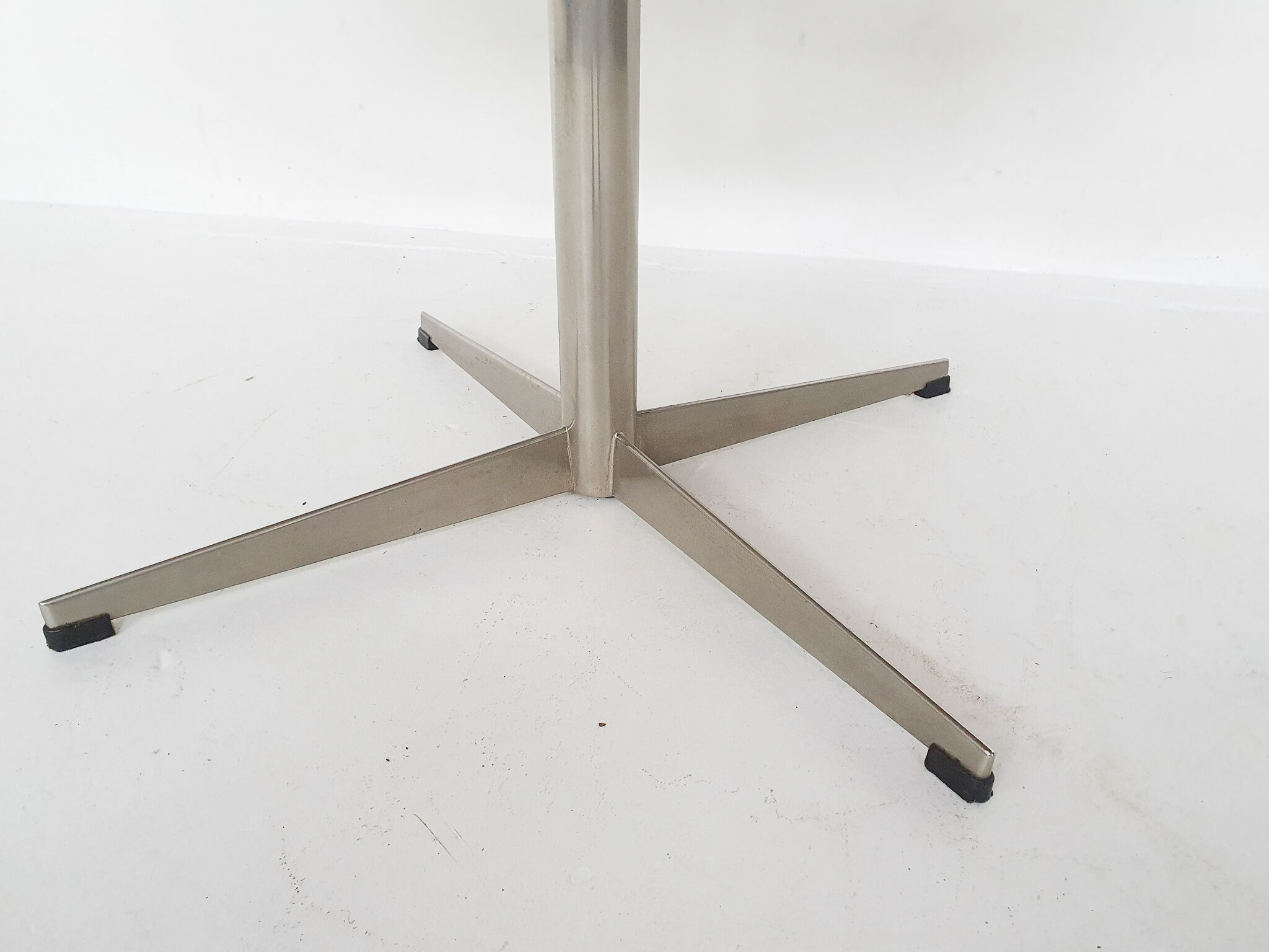 Round pastoe dining table, The Netherlands 1966