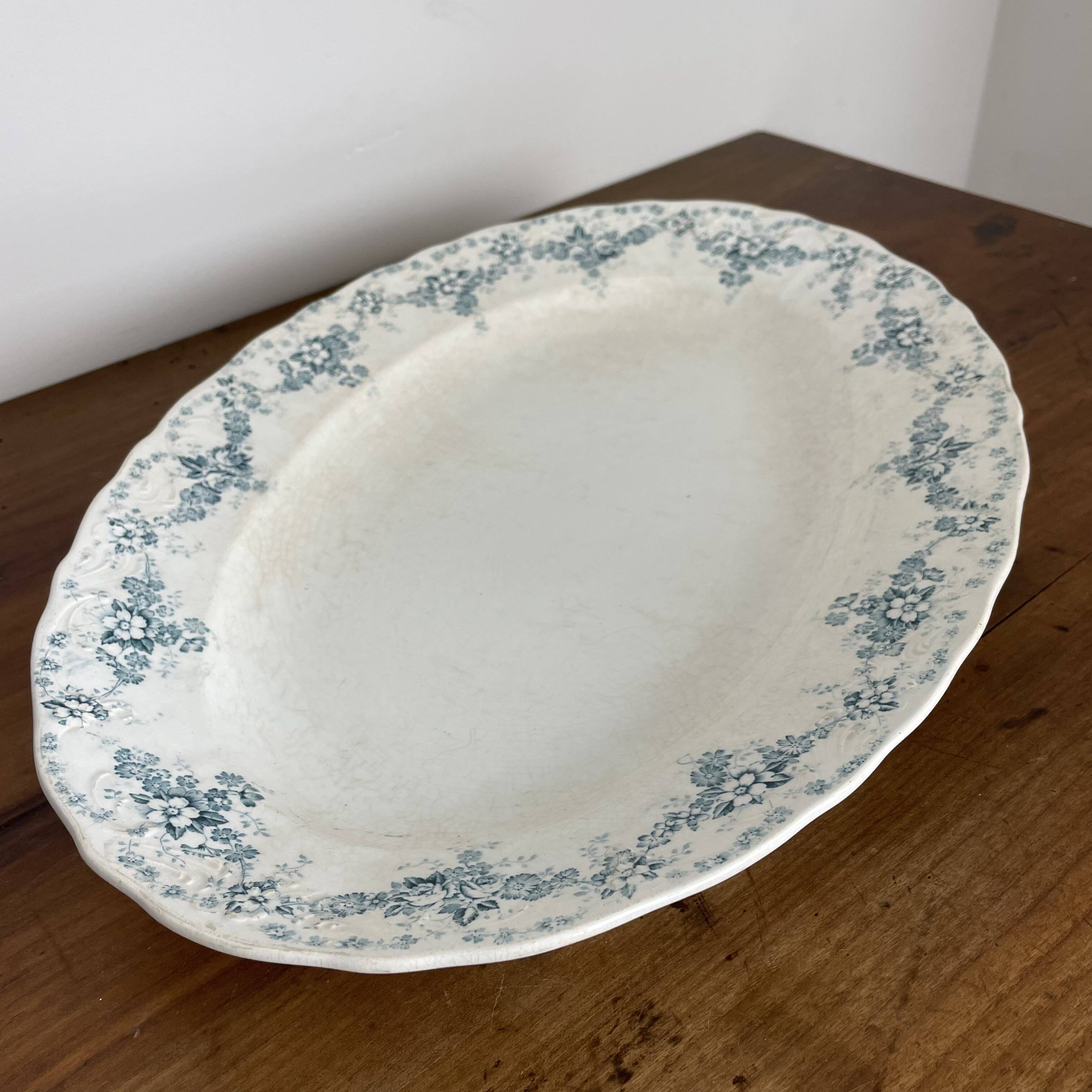 41 cm oval dish in Maastricht earthenware, Clara model