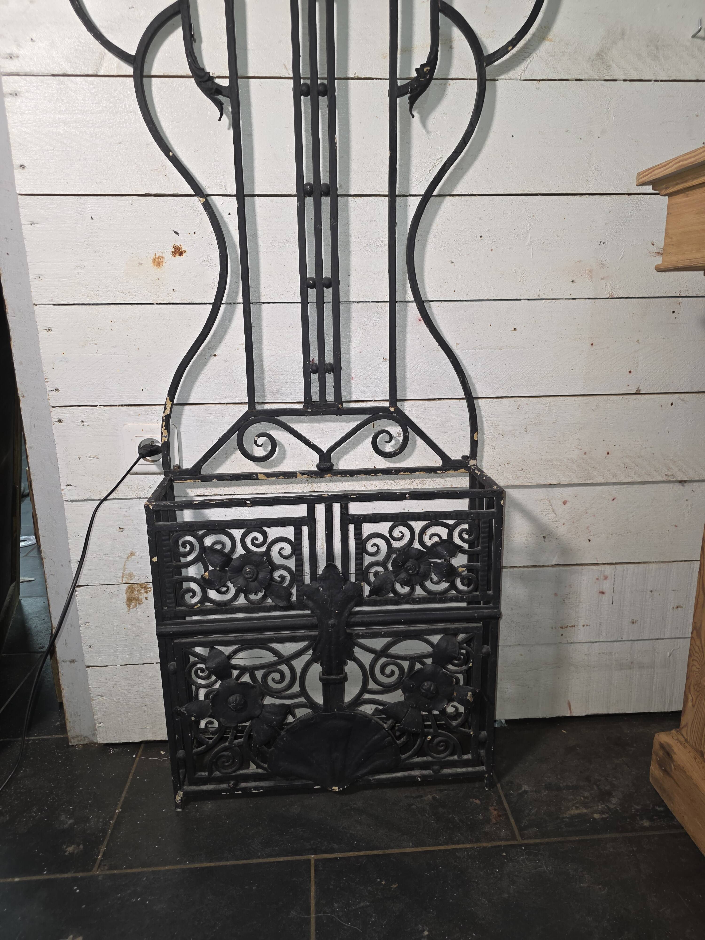 Art Deco coat rack wardrobe in wrought iron from the 1930s.