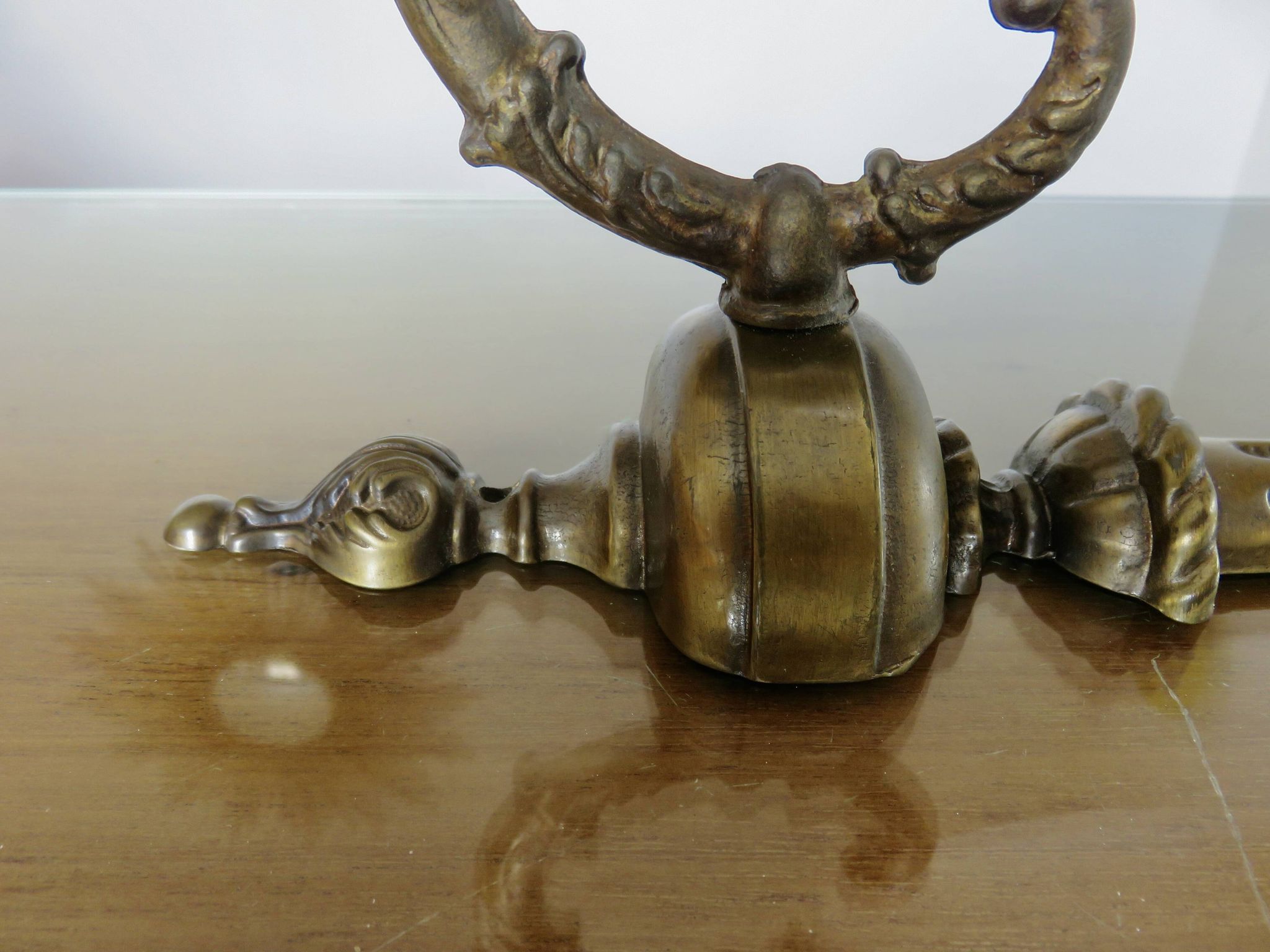 Pair of art deco wall lights in marbled glass and brass