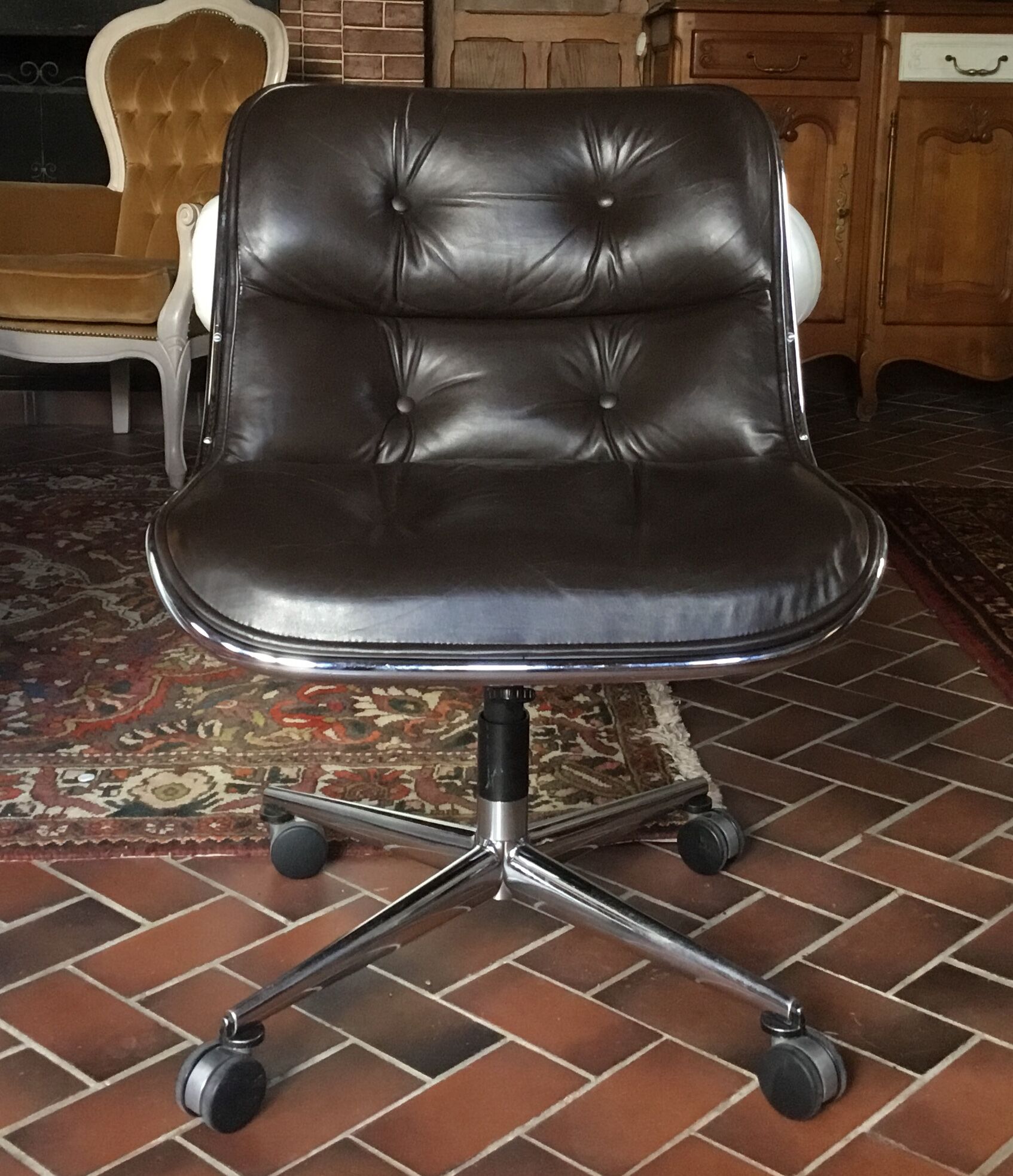 Fauteuil cuir Charles Pollock