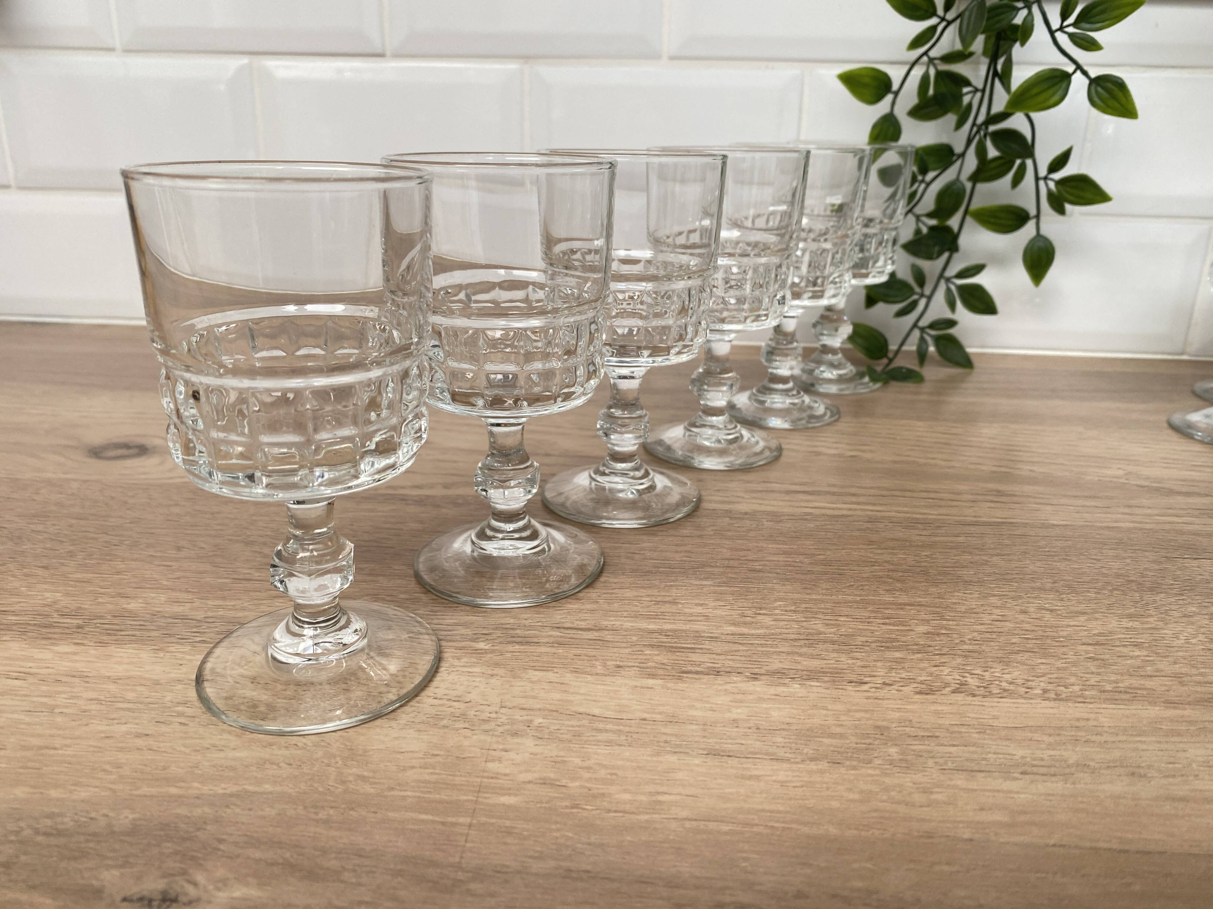 Set of 6 Luminarc Quadrille white wine glasses