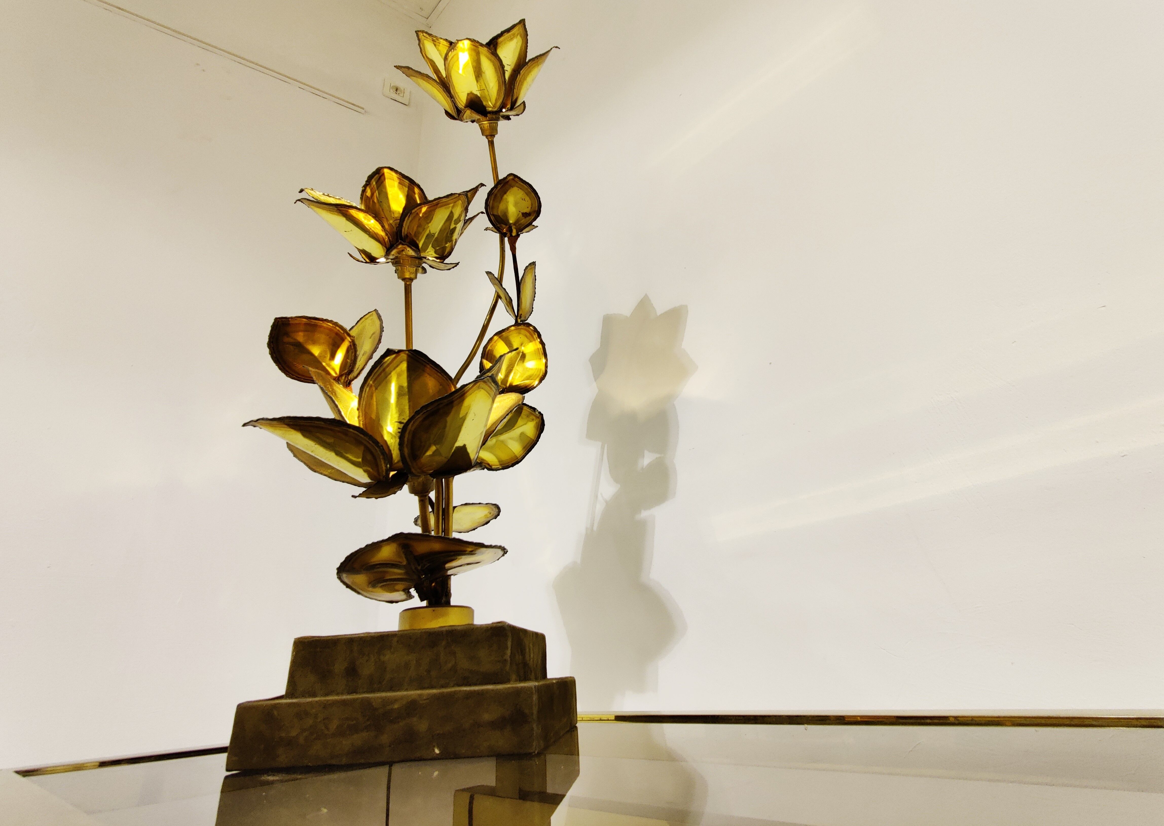 Flower lamp, 1970