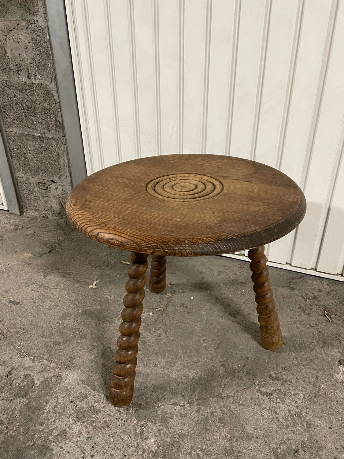 Wooden side table, turned wooden leg