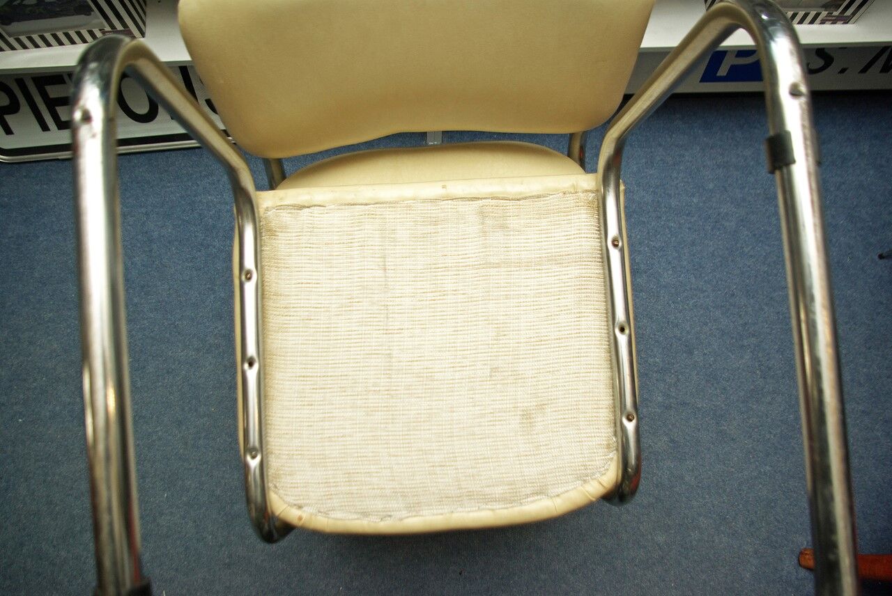 Suite de 6 chaises années 70