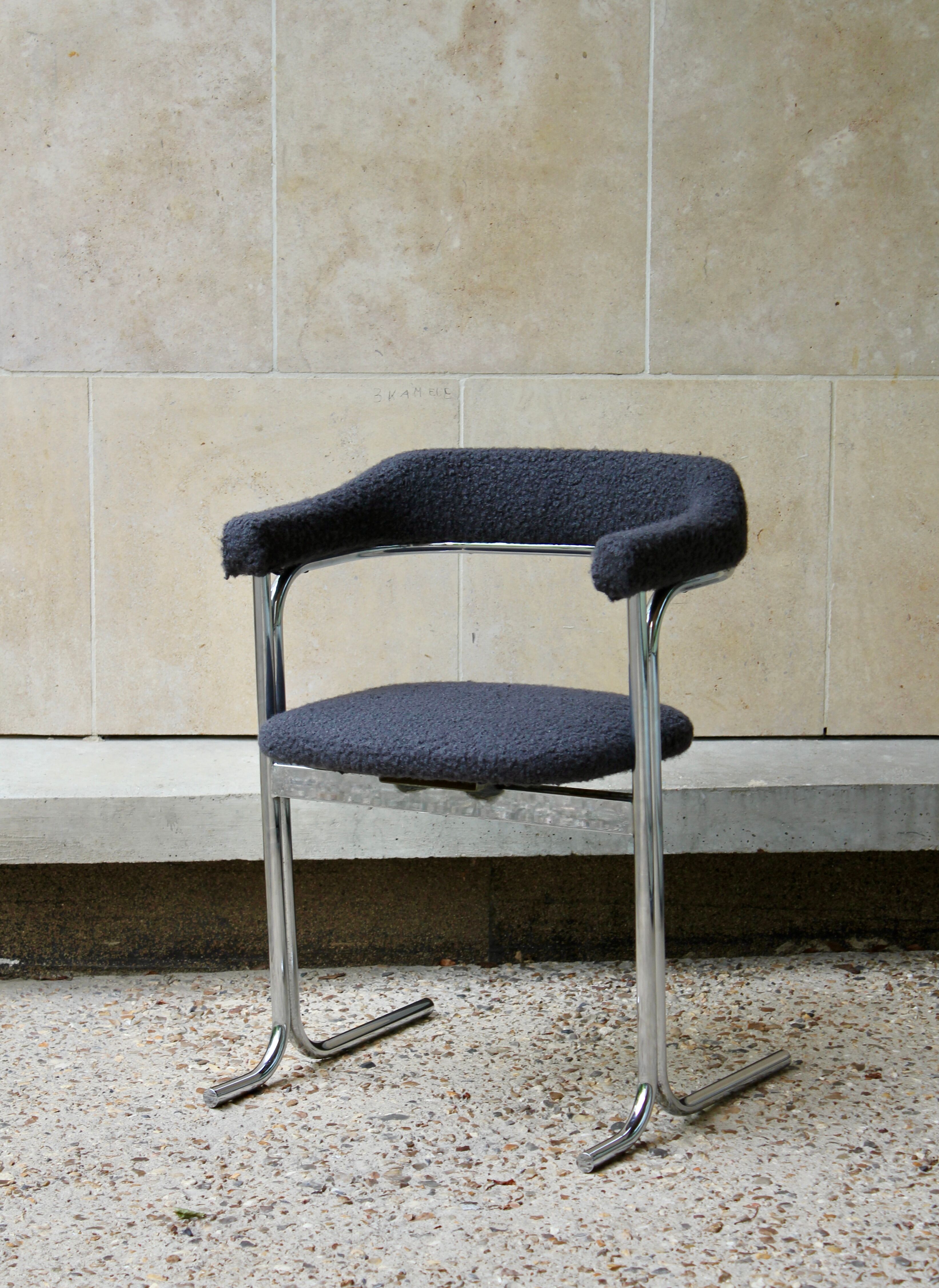 Set of 4 Space age chairs, chrome steel and buckle fabric
