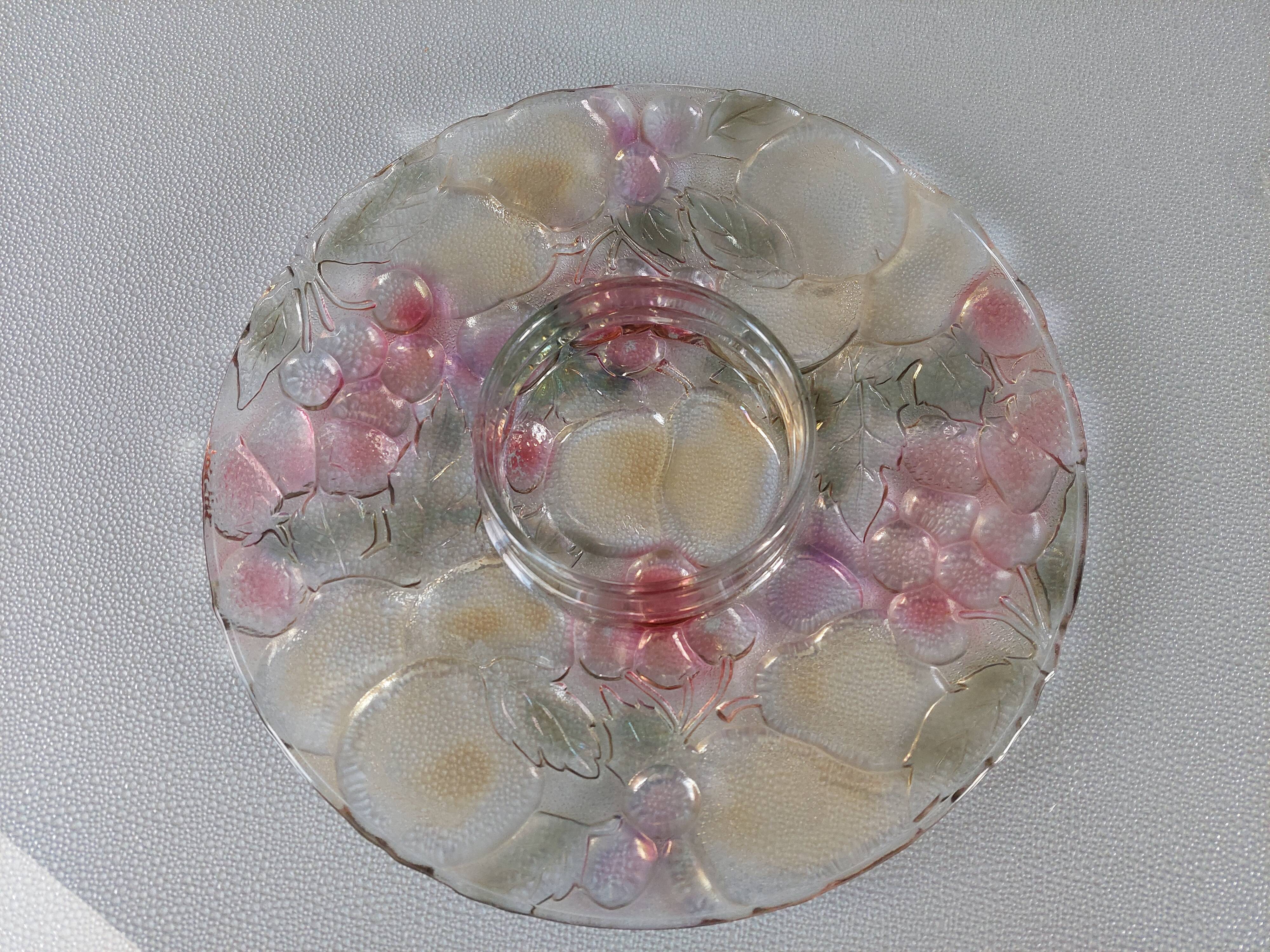 Molded glass dish for aperitifs