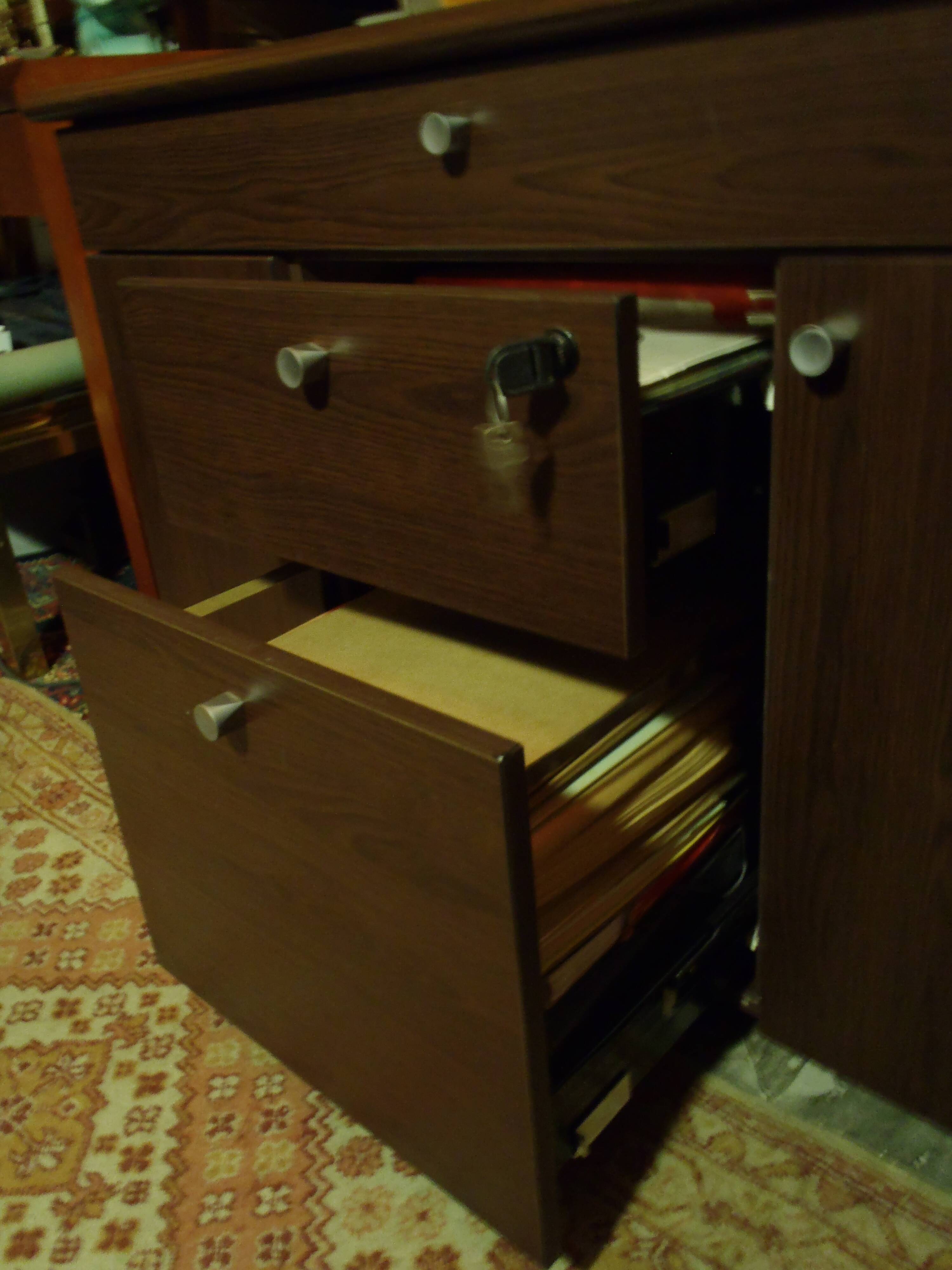 Office furniture; (buronomic; French manufacturer); in very good condition