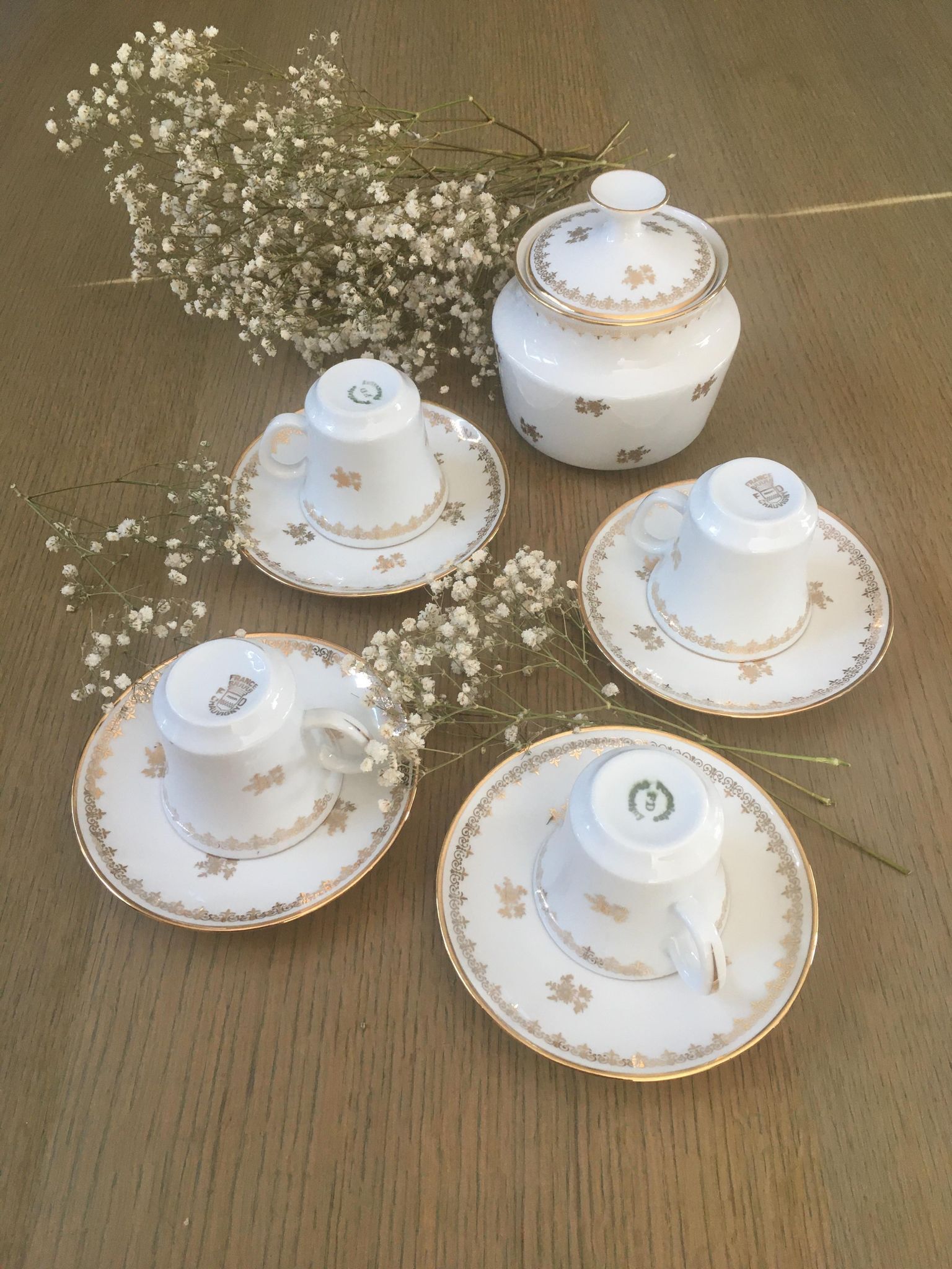Coffee service in antique porcelain
