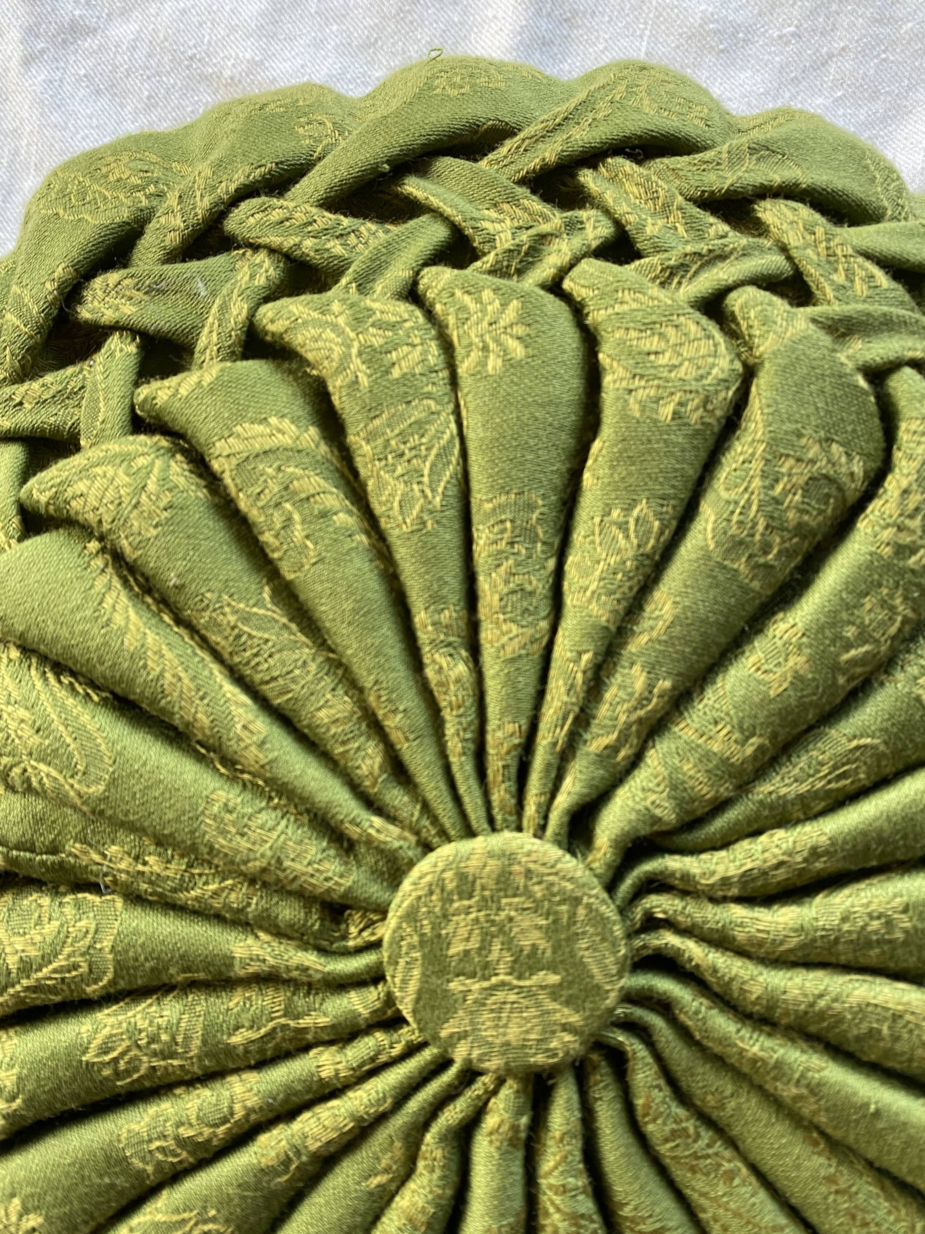 Round cushion pleated old fabric