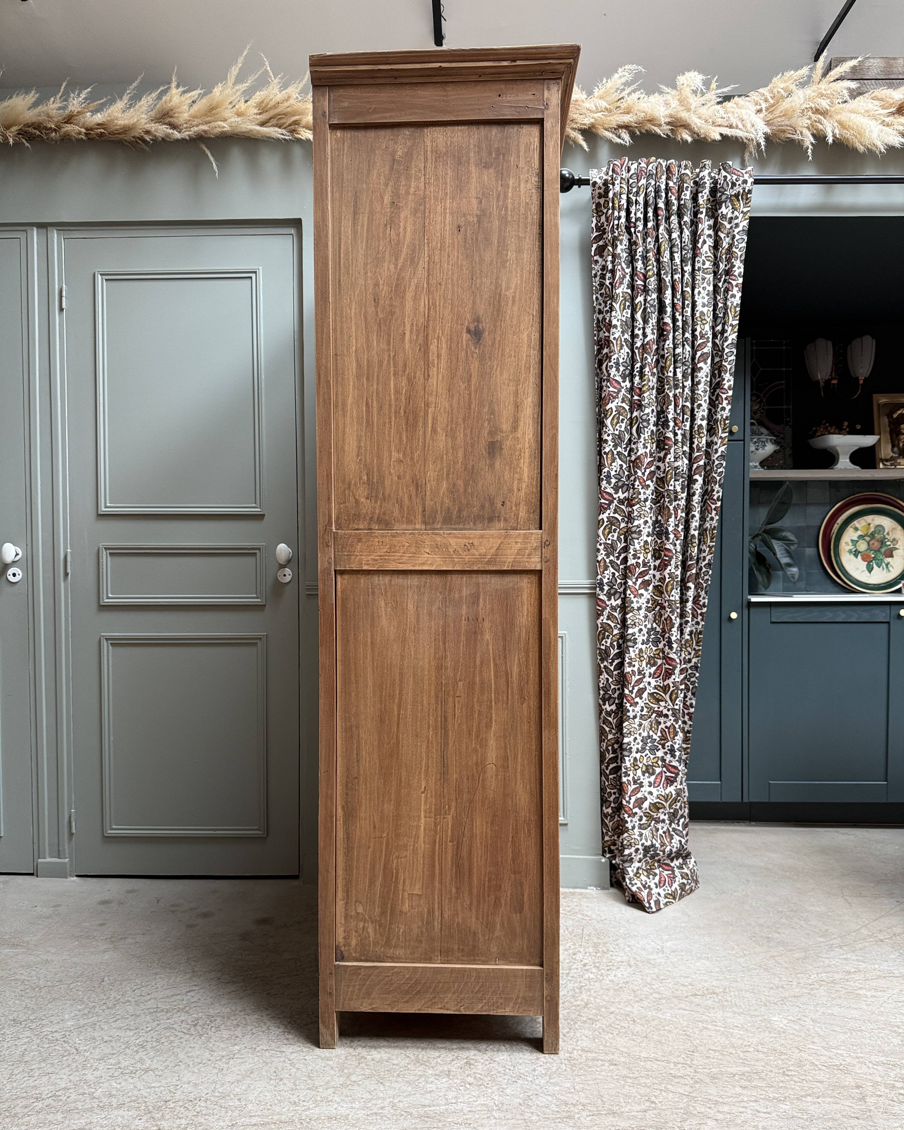 Parisian wardrobe with hanging space (renovated)