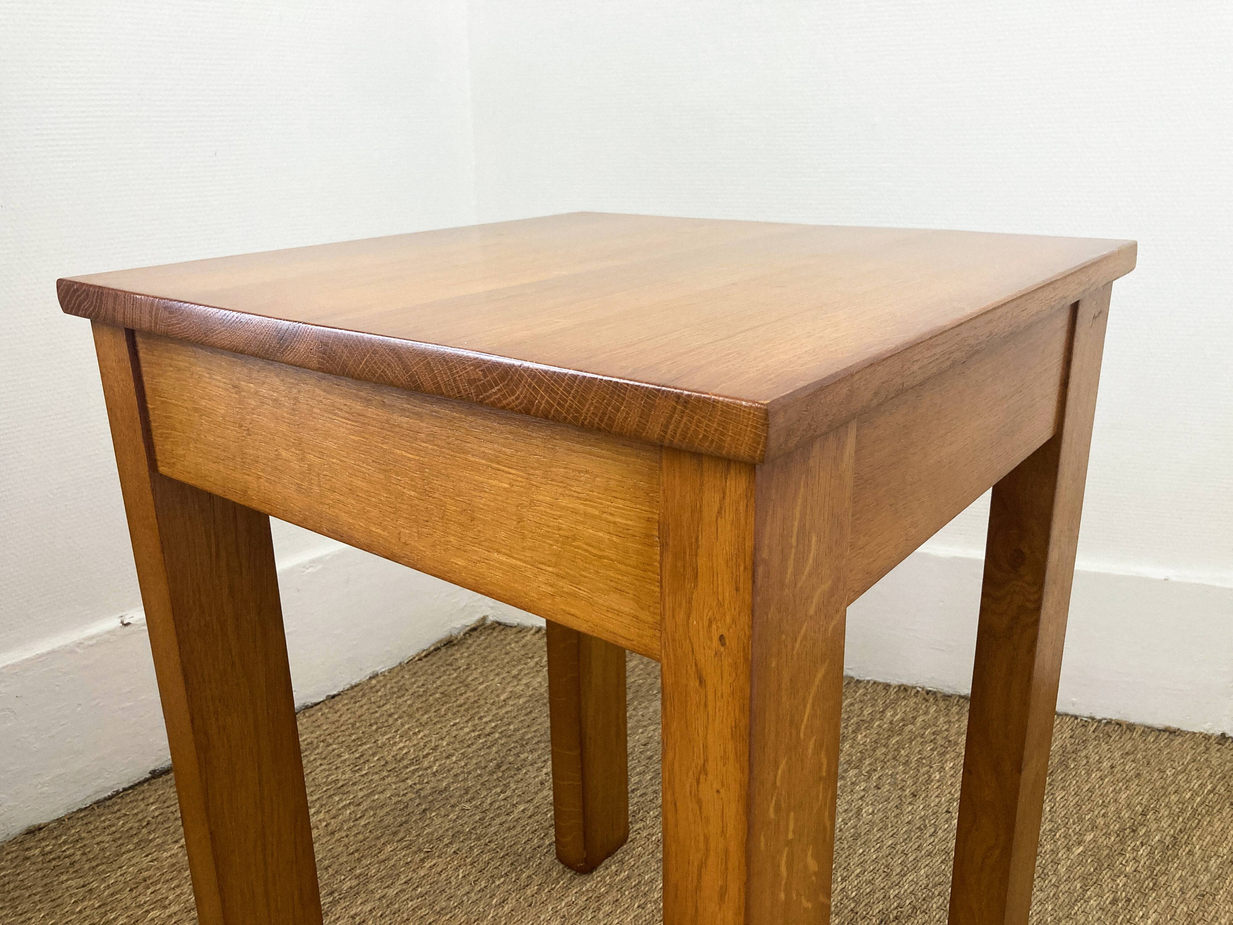 Petite table carrée en chêne massif, 50 × 50 cm