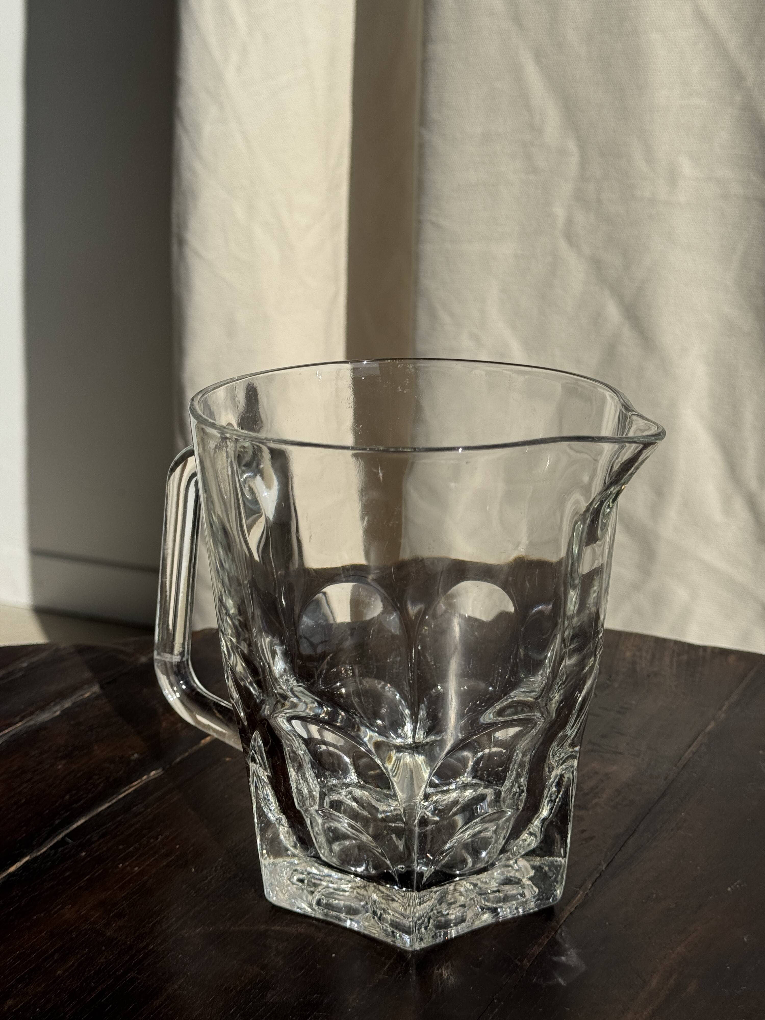 Large glass water jug with handle, hexagonal base, H15 D20.