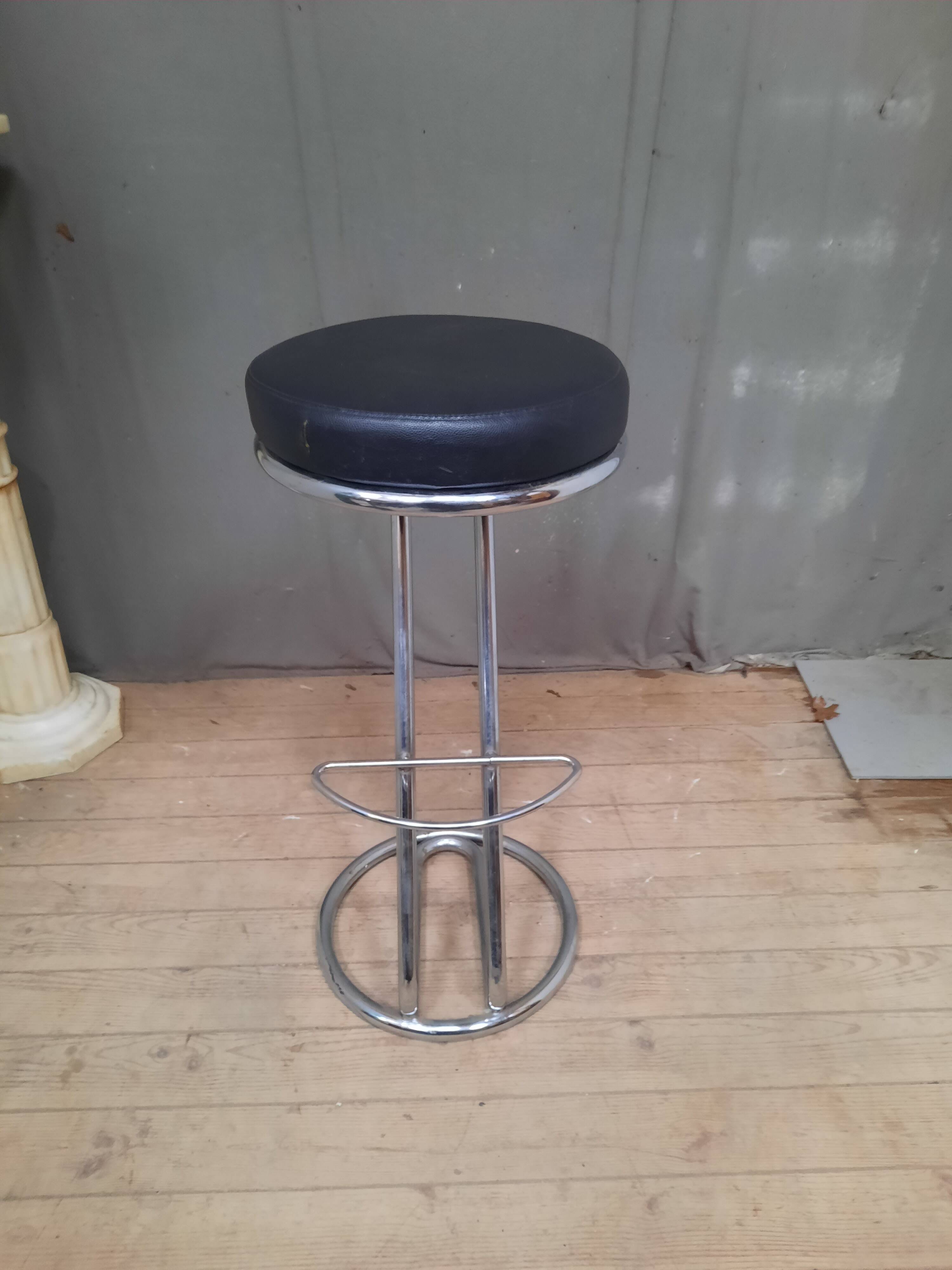 Bar stool in skai and stainless steel