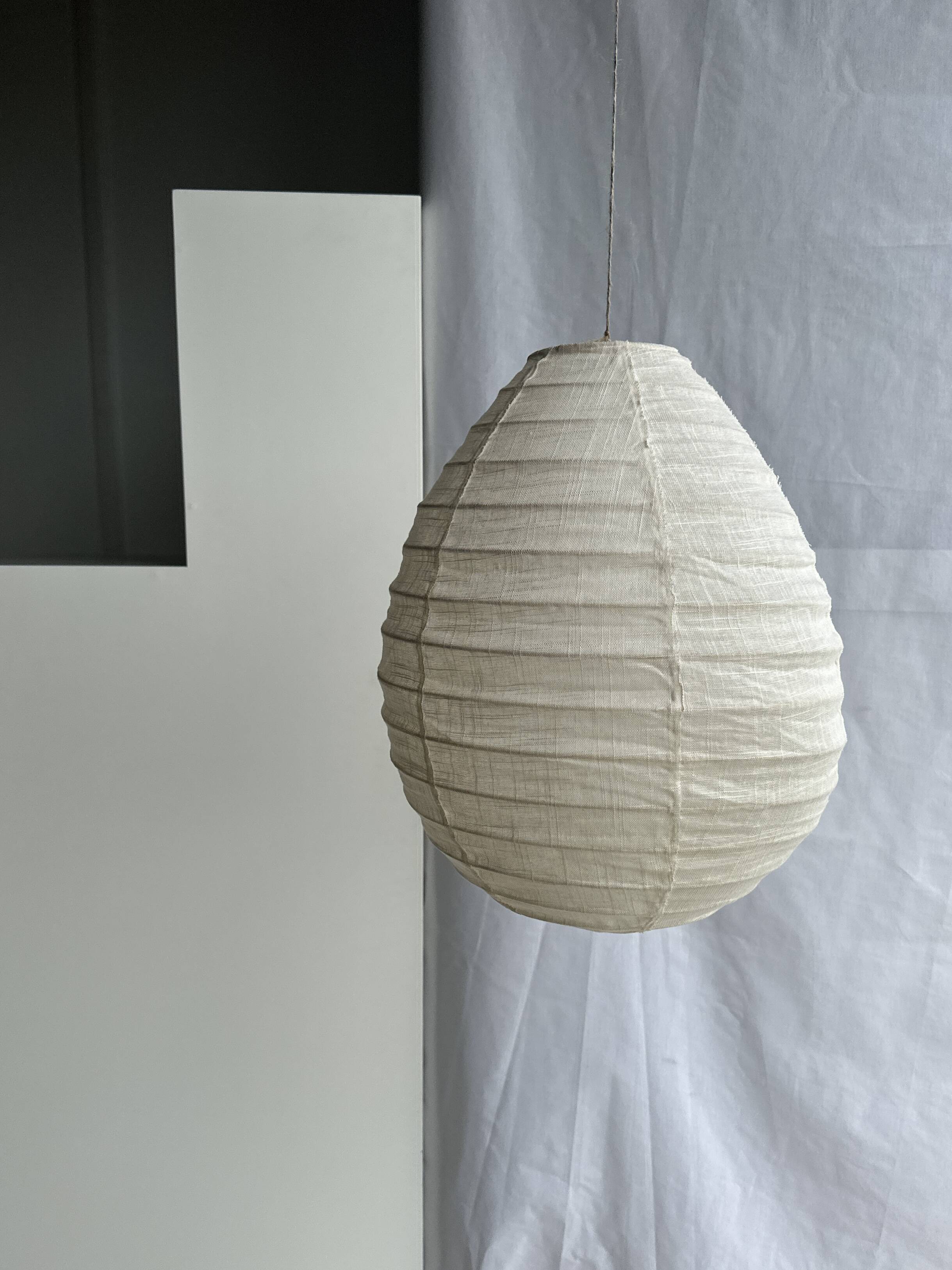 Small Japanese-style natural rattan and linen pendant light in the shape of a drop H40 D35