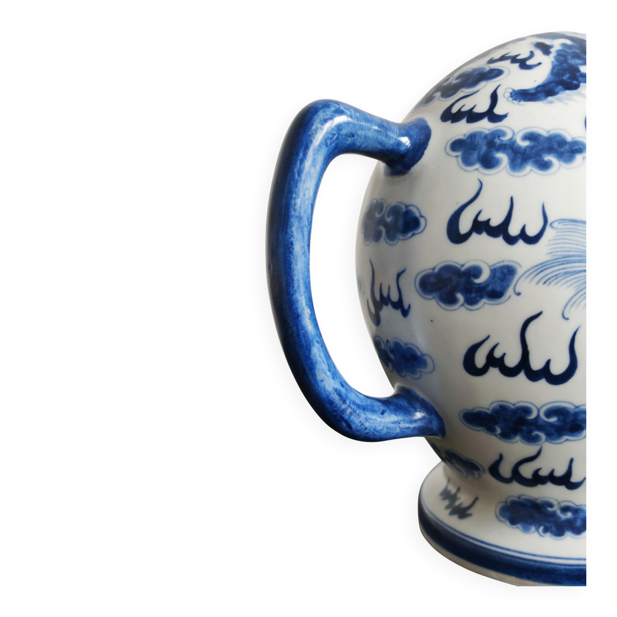 Blue and white porcelain teapot Cadogan, Guangxu period, 19th century.