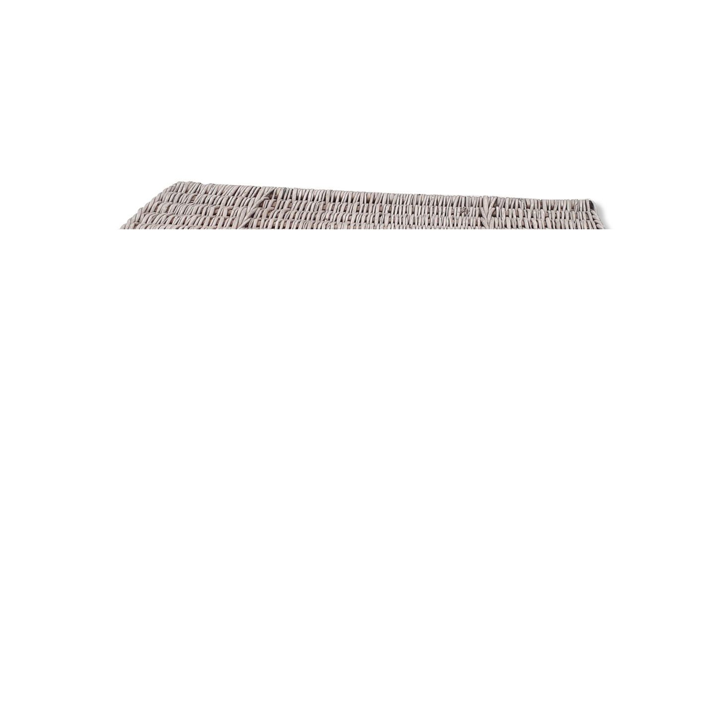 Large wicker trunk with its closing bar.