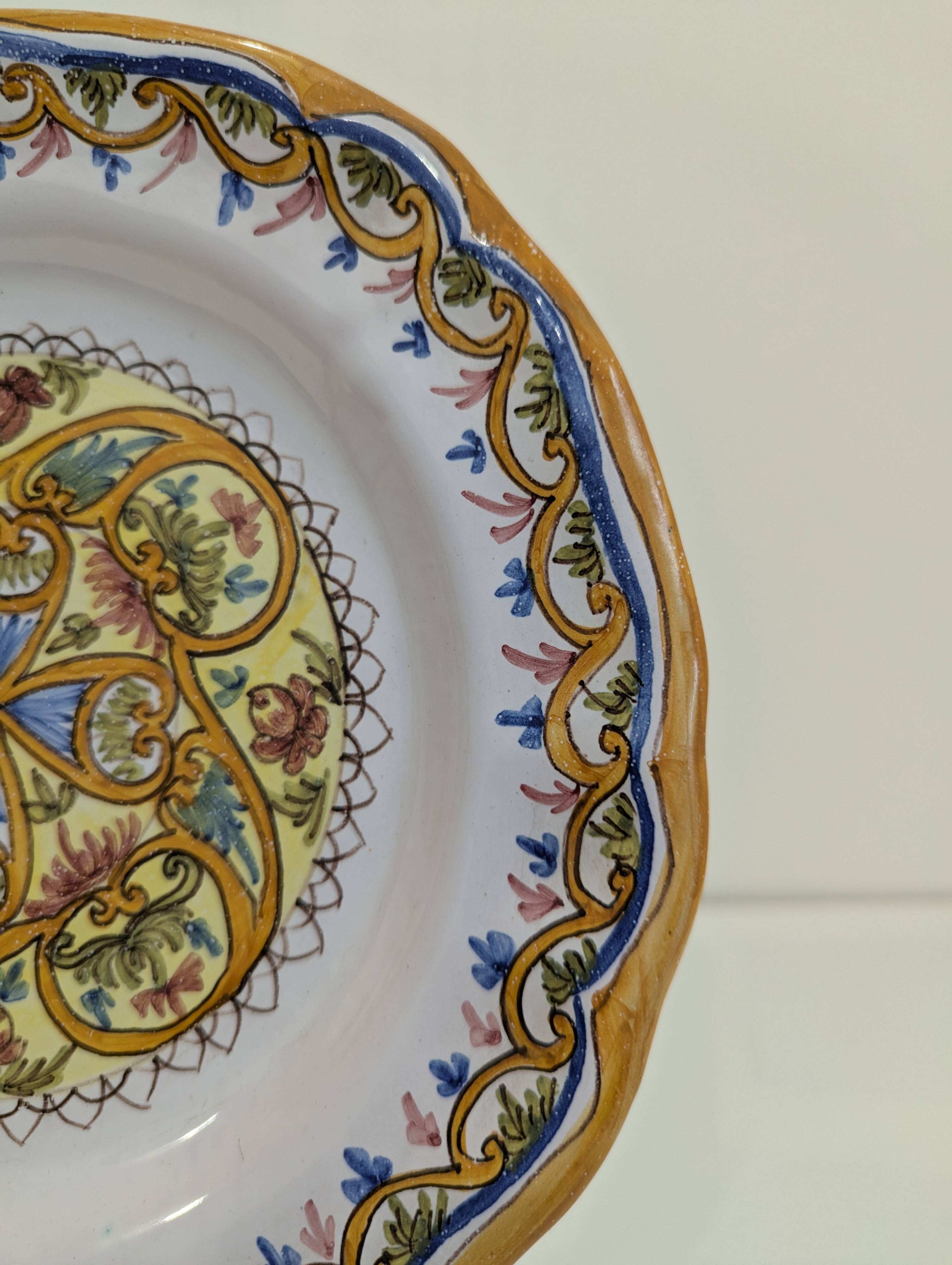 Decorative plate with Celtic motifs