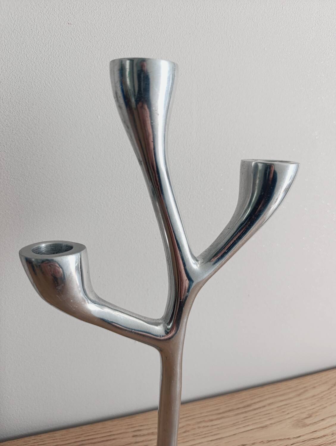 Tripod candle holder design in aluminium